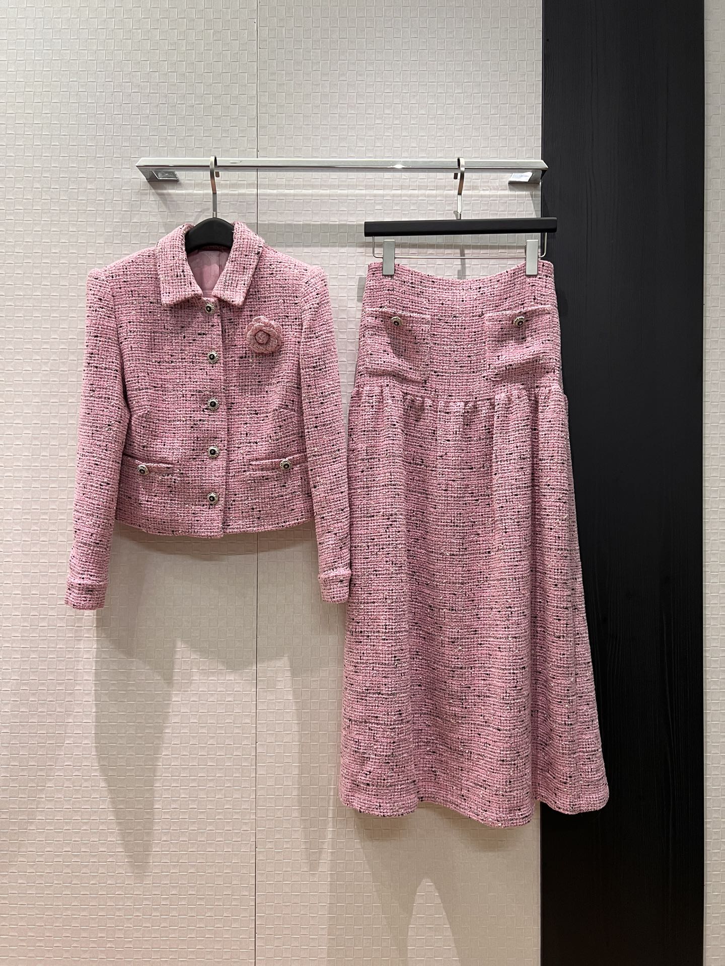 NO:737986,Jackets and skirts, new pink tweed short jackets, high-waisted long skirts, half-skirts, camellia brooch decoration, jacquard lining, ladylike temperament, essential for age reduction SML,,skirts,jackets & coats,brooch,breastpin,19860909外套裙子新款粉色粗花呢短款外套高腰长裙半裙山茶花胸针装饰 提花内衬 名媛气质 减龄必备 SML,,skirts,jackets & coats,brooch，breastpin,,Women's clothing
