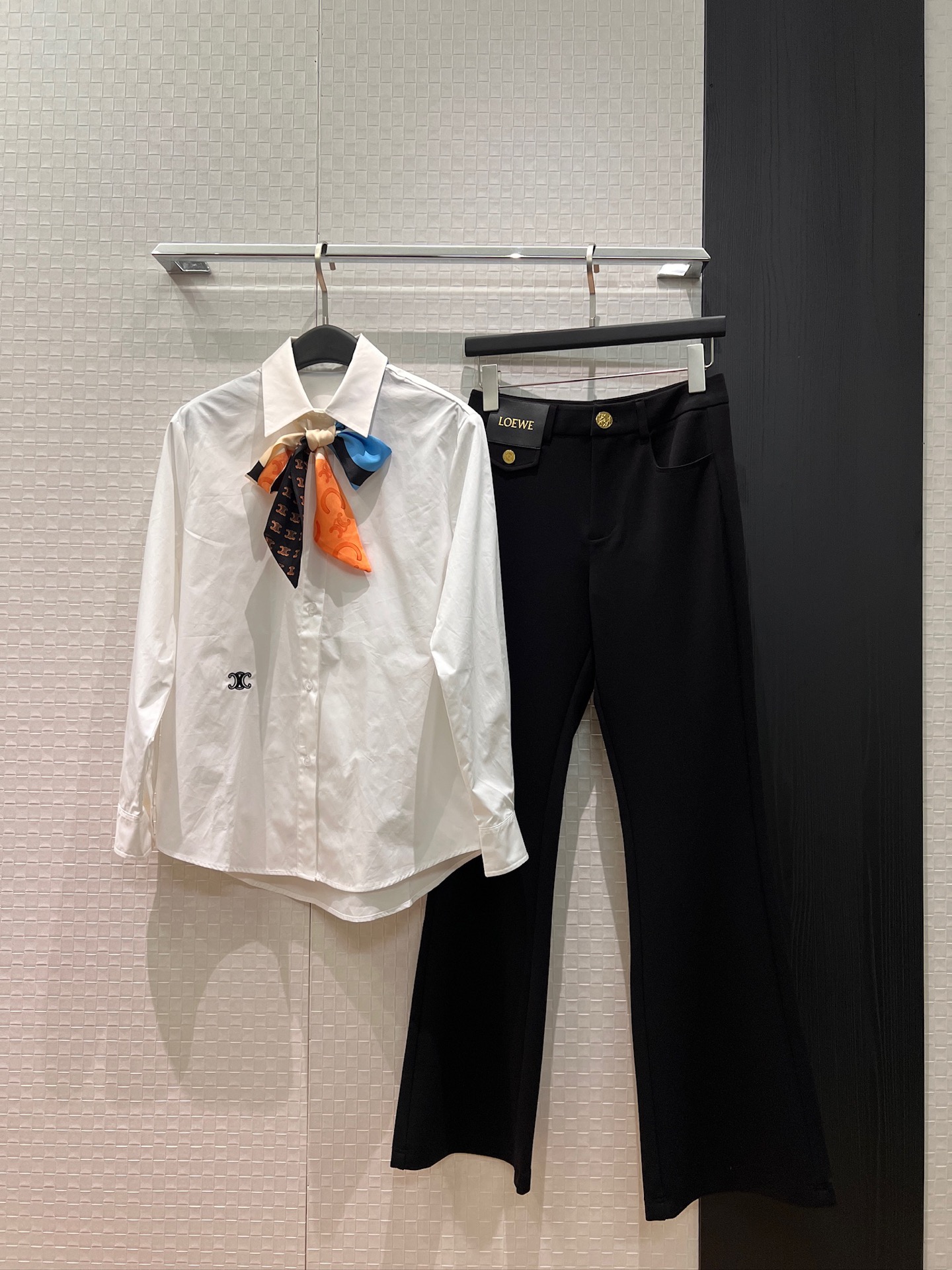 NO:737980,New Arc de Triomphe printed silk scarf decoration, embroidered logo shirt, simple and fashionable, loose and casual, versatile for age reduction SML,,19860909新款凯旋门印花丝巾装饰 刺绣logo衬衣简约时尚 宽松休闲 减龄百搭SML,,,Women's clothing