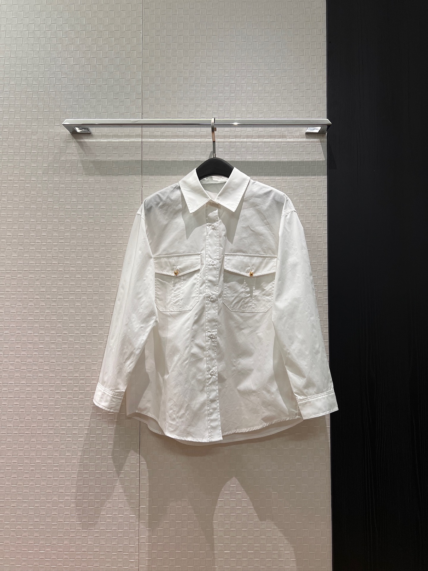 NO:737968,The new Arc de Triomphe gold buckle workwear pocket decoration shirt is simple and fashionable, loose and casual, age-reducing and versatile SML,,19860909新款凯旋门金扣工装口袋装饰衬衣简约时尚 宽松休闲 减龄百搭SML,,,Women's clothing