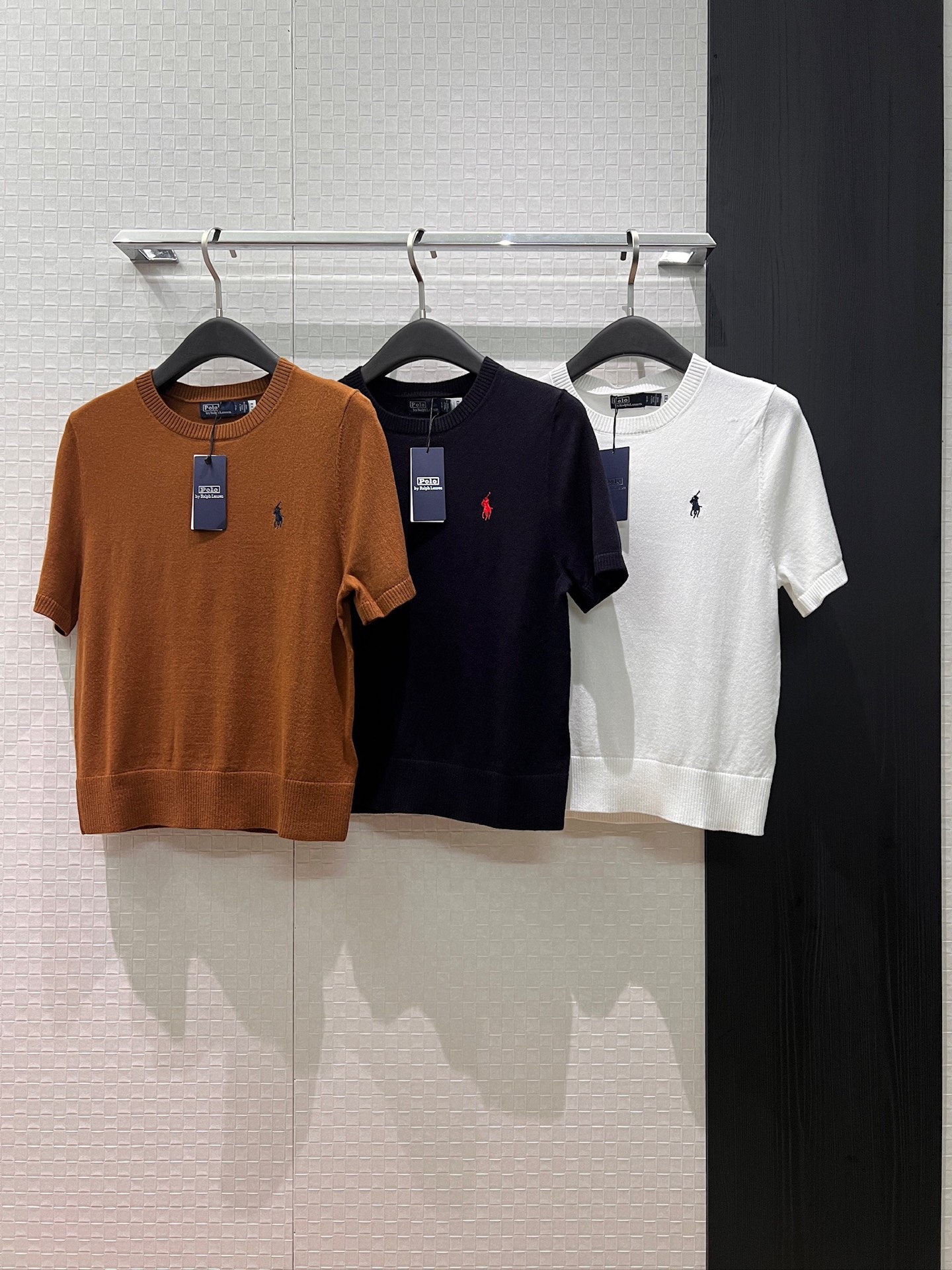 NO:737985,New RL classic pony embroidered knitted short-sleeved top, old money style, simple and casual, versatile, dark blue, white and brown SML,,T-shirt,19860909新款RL经典小马刺绣针织短袖上衣老钱风 简单休闲 百搭不挑人深蓝白色咖色 SML,,T-shirt,,Women's clothing