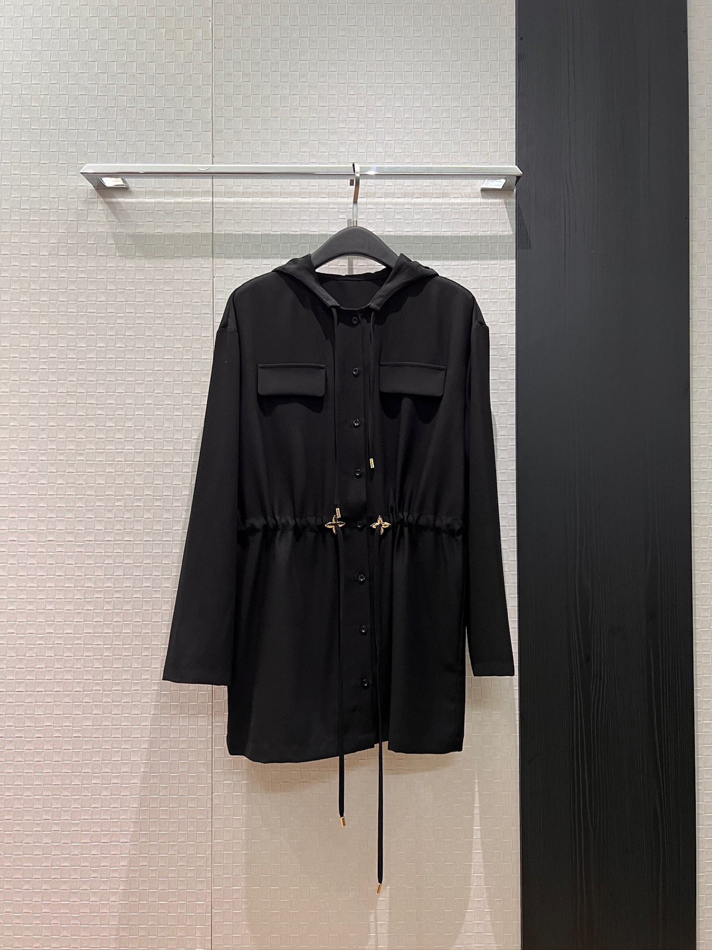 NO:738356,New hooded black drawstring waist coat dress with chest pocket decoration, loose and casual, age-reducing and slimming S-XL,,skirts,jackets & coats,hats,19860909新款连帽黑色抽绳收腰外套裙胸前口袋装饰 宽松休闲 减龄显瘦S-XL,,skirts,jackets & coats,hats,,Women's clothing