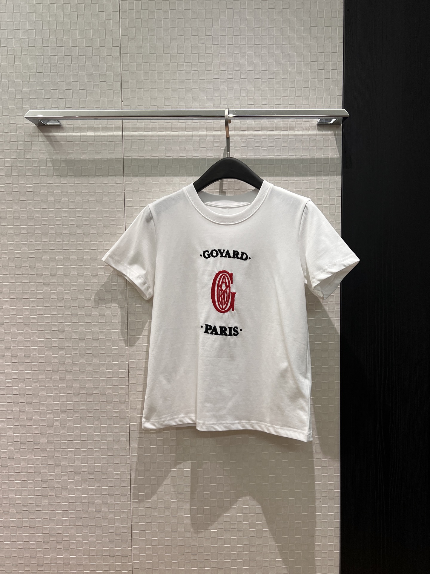 NO:738363,New style embroidered logo letters simple T-shirt small version right shoulder slim fit milk tea gray taro purple white SML,,tees,t-shirt,19860909新款刺绣logo字母简单T恤小版正肩 修身显瘦奶茶灰香芋紫白色 SML,,tees，t-shirt,,Women's clothing