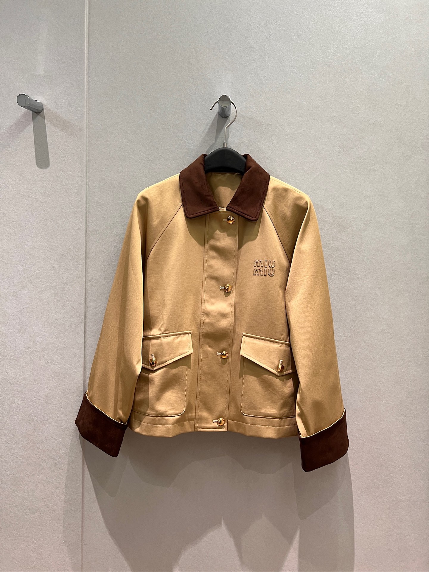 NO:738379,New arrival with suede collar, rolled cuffs, Barn trench coat jacket, molded gold buckle decoration, loose and casual, fashionable and versatile, sweet, cool and handsome, dark blue khaki SML,,jackets & coats,jackets & coats,chamois leather,19860909新款来袭拼麂皮绒衣领 卷边袖口巴恩风衣夹克外套开模金扣装饰 宽松休闲 时尚百搭甜酷帅气 深蓝卡其 SML,,jackets & coats,jackets & coats,chamois leather,,Women's clothing
