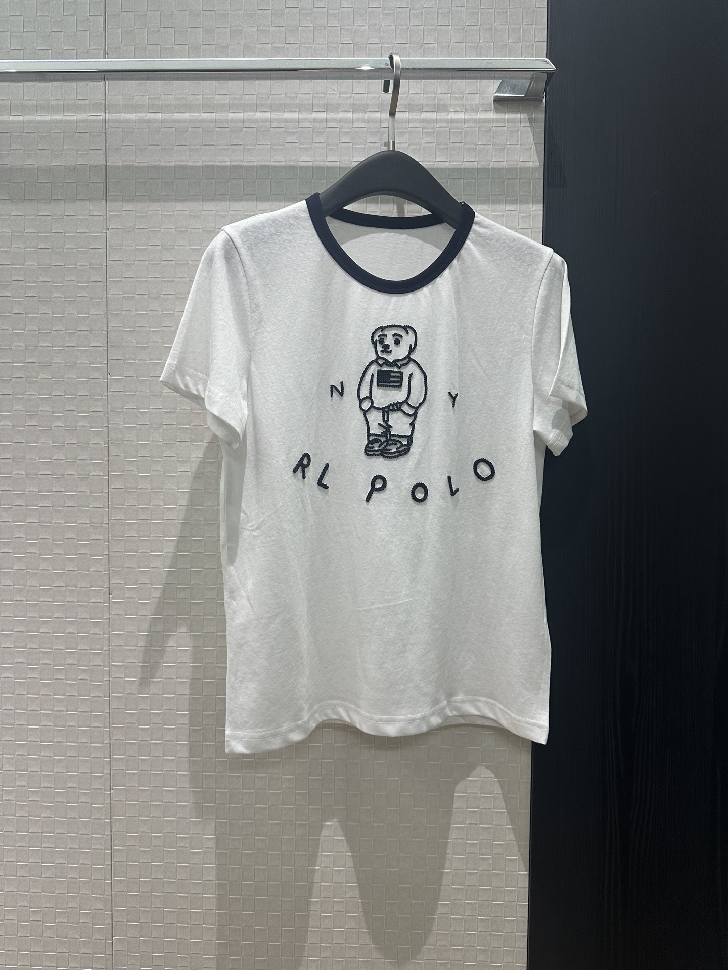 NO:739286,New RL stand collar embroidered bear T-shirt polo contrast collar simple casual age-reducing and versatile striped white red dark blue SML,,tees,t-shirt,19860909新款RL立领刺绣小熊T恤 polo撞色领简单休闲 减龄百搭 条纹白色红色深蓝 SML,,tees，t-shirt,,Women's clothing