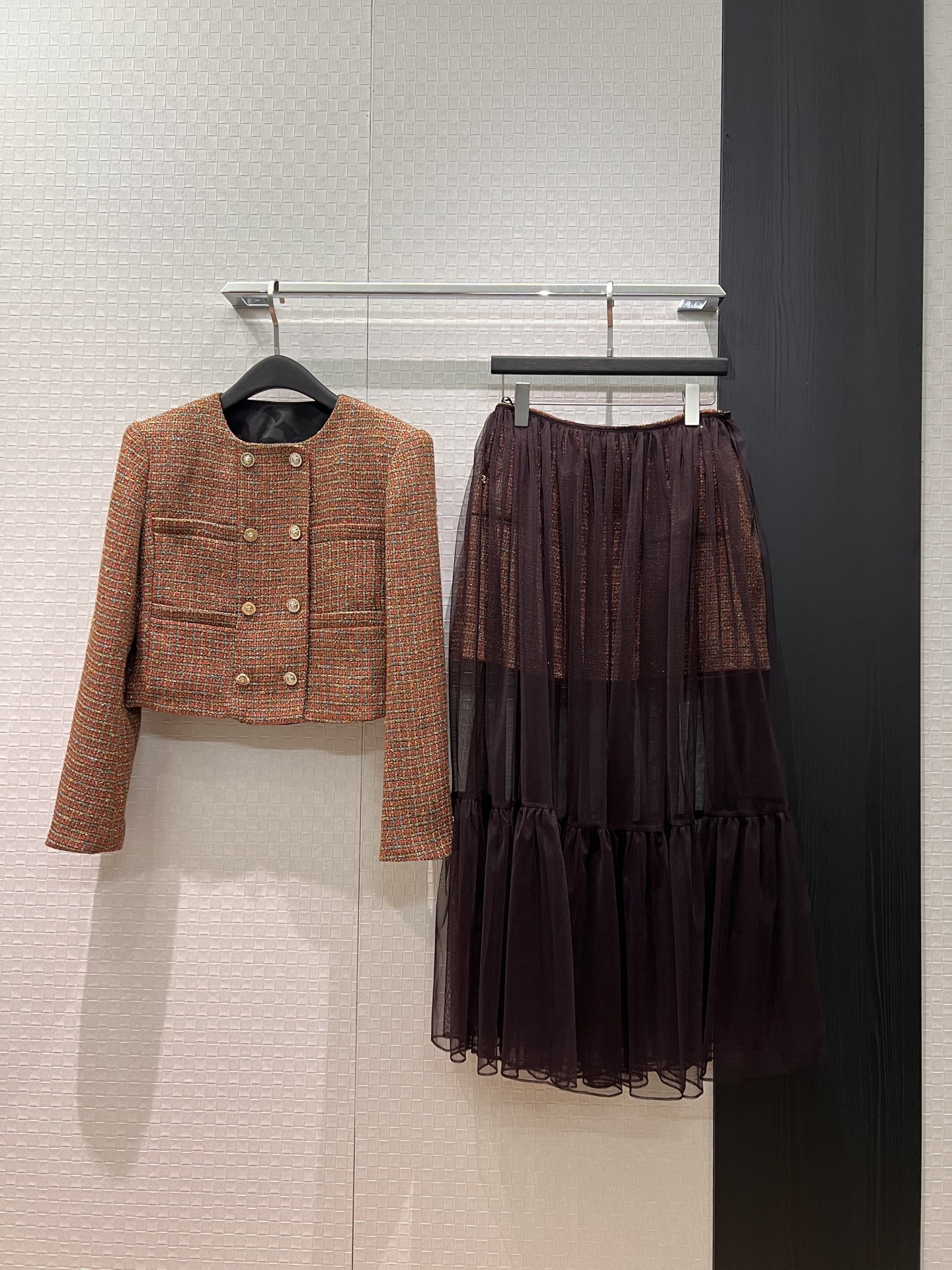 NO:739789,Jacket and skirt, new double-breasted round neck tweed jacket, two-piece design. See-through mesh tweed skirt, camellia lining. Can be worn separately and worn alone. The temperament reduces age and is elegant as a socialite. SML,,skirts,jackets & coats,19860909外套半裙新款双排扣圆领粗花呢外套两件套设计 透视网纱粗花呢半裙山茶花内衬 可分开搭配单穿 气质减龄 名媛优雅 SML,,skirts,jackets & coats,,Women's clothing