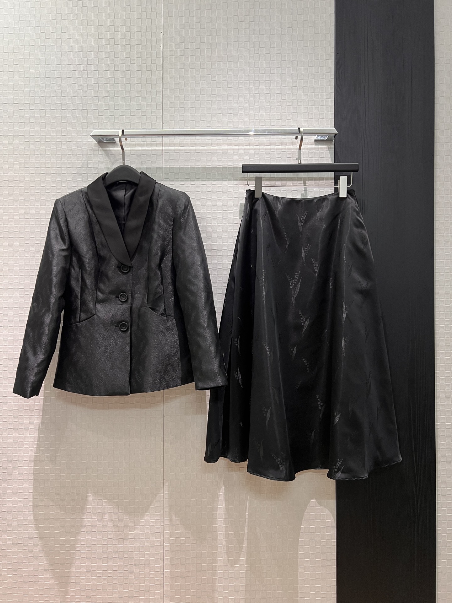 NO:739782,Jacket and skirt new style Zhuzhu same style green fruit collar blue bell jacquard suit jacket blue bell jacquard skirt with pockets on both sides A-line skirt S-XL,,skirts,jackets & coats,business suit,19860909外套半裙新款朱珠同款 青果领兰铃提花西装外套兰铃提花半裙 两侧有口袋 A字裙摆S-XL,,skirts,jackets & coats,business suit,,Women's clothing