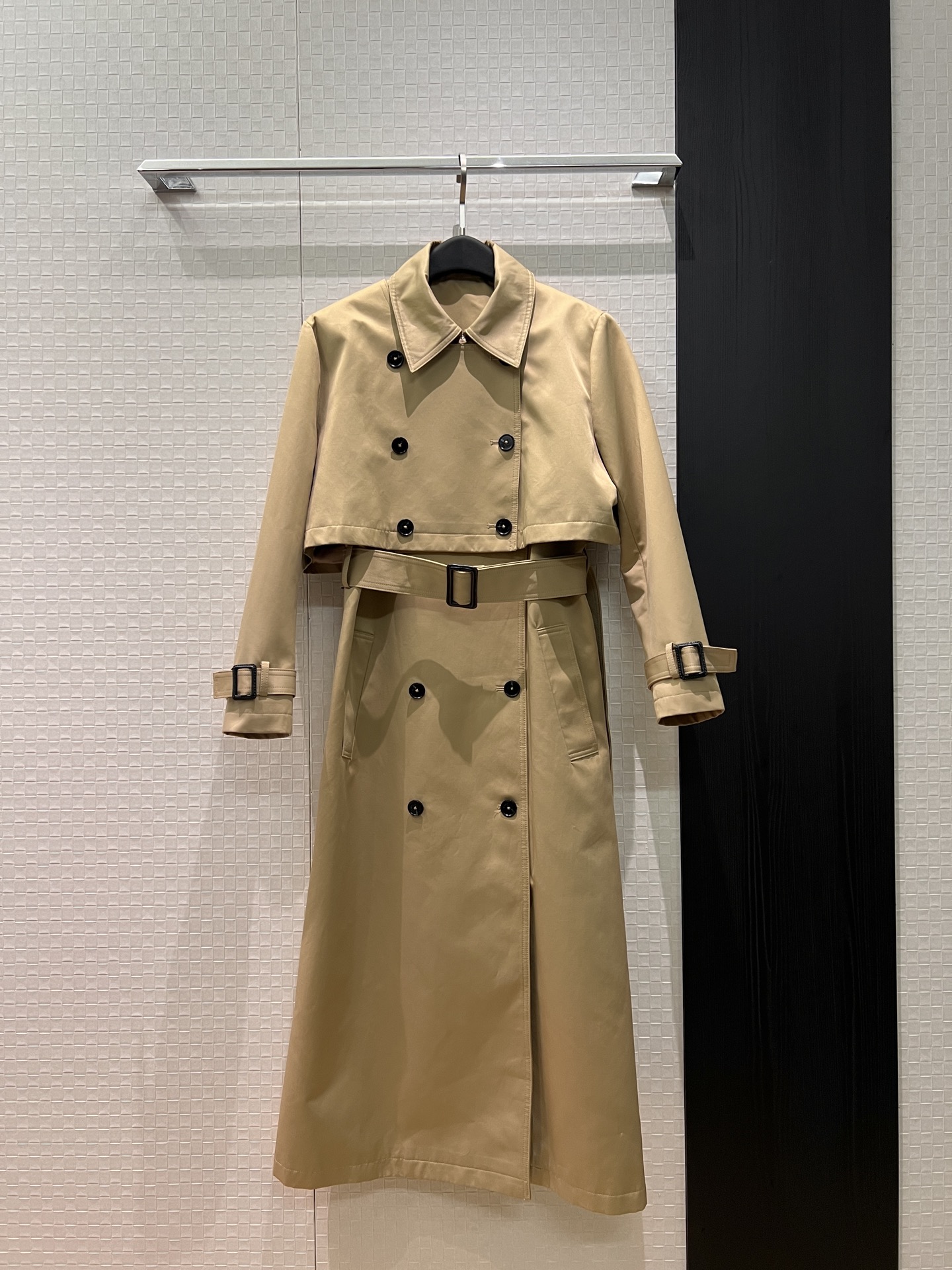 NO:740345,The new two-piece set is coming. Double-breasted round neck short windbreaker jacket lapel sleeveless long waistcoat with belt and cuff decoration. Handsome, sweet and cool classic. Multi-style matching SML,,jackets & coats,19860909新款来袭两件套 双排扣圆领短款风衣外套翻领无袖长款坎肩马甲系腰带袖带装饰 帅气十足 甜酷经典 多风格搭配 SML,,jackets & coats,,Women's clothing