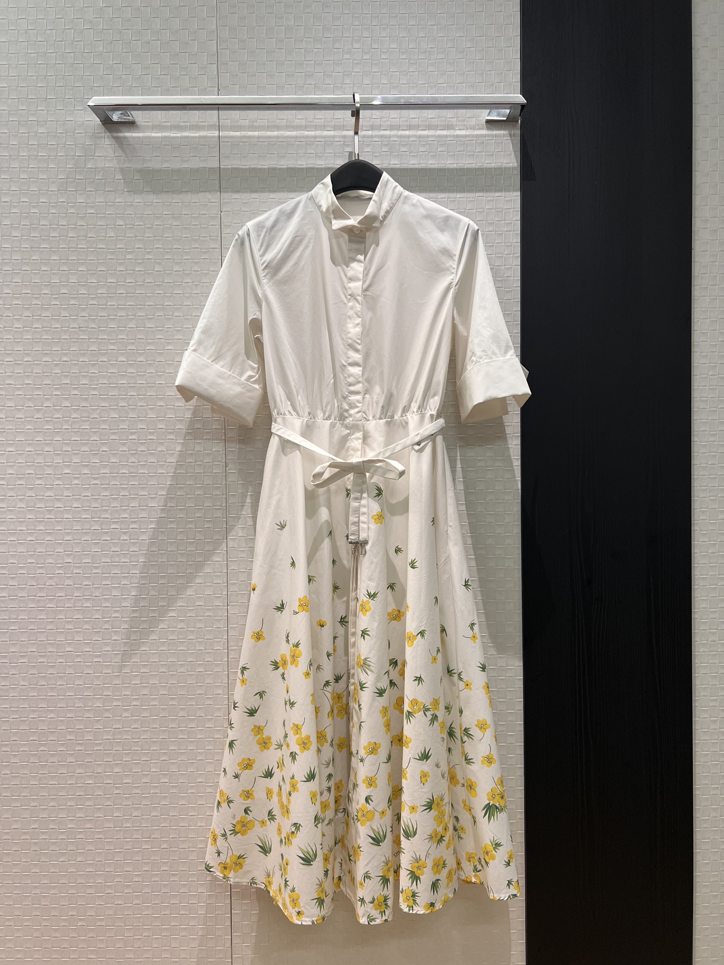 NO:740339,New 26 spring and summer Wang Yuwen and Kuang Lingling same style positioning printed small lapel mid-sleeve dress with CD bow belt decoration waist slimming with pockets on both sides, elegant and age-reducing, elegant must-have S-XL,,skirts,19860909新款26春夏 王玉雯 邝玲玲同款 定位印花小翻领中袖连衣裙 系CD蝴蝶结腰带装饰 收腰显瘦两侧有口袋 气质减龄 优雅必备S-XL,,skirts,,Women's clothing