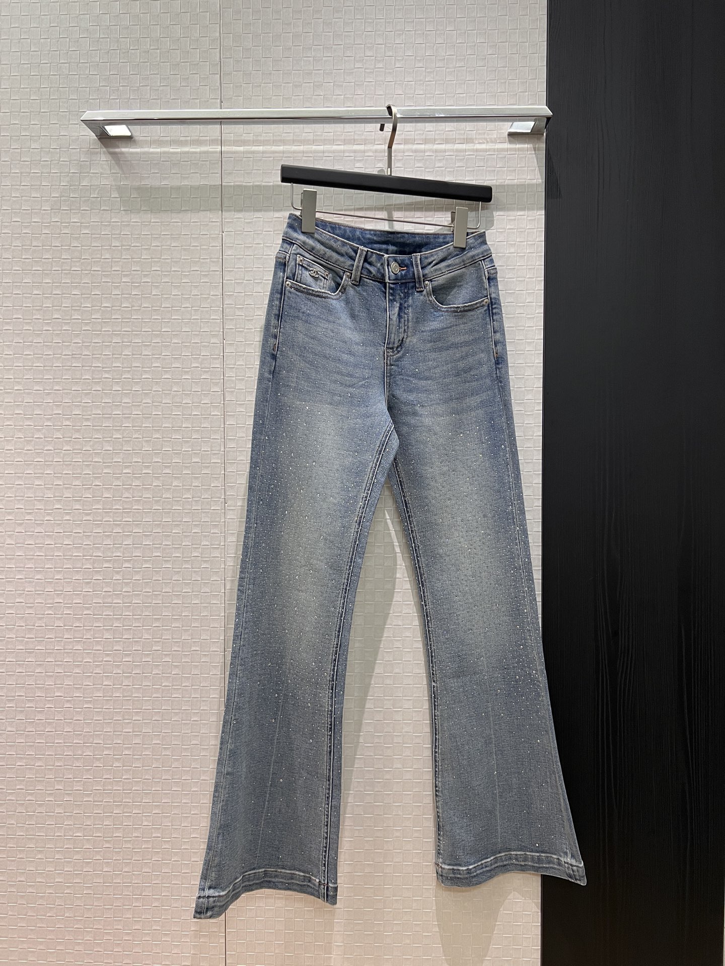 NO:740779,New hot-drilled and washed jeans, micro-flare design, slim fit, versatile for age reduction, SML,,jeans,19860909新款烫钻洗水牛仔裤 微喇叭设计修身显瘦 减龄百搭SML,,jeans,,Women's clothing