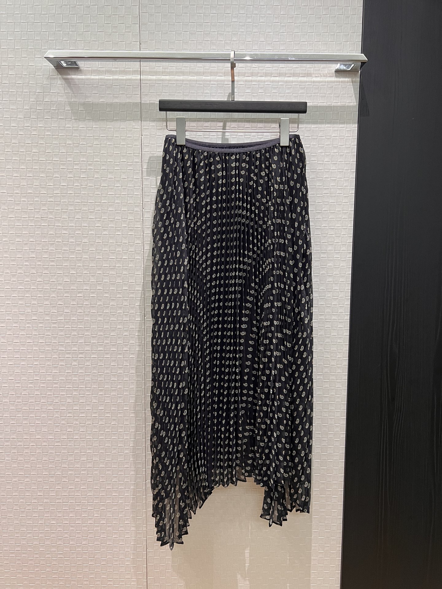 NO:740773,New elastic waist design, cashew flower pleated skirt, elegant style, versatile for vacations, dark blue apricot, a must-have for age reduction, S-XL,,skirts,19860909新款松紧腰设计腰果花百褶半裙长裙优雅气质 度假百搭 减龄必备深蓝杏色 S-XL,,skirts,,Women's clothing