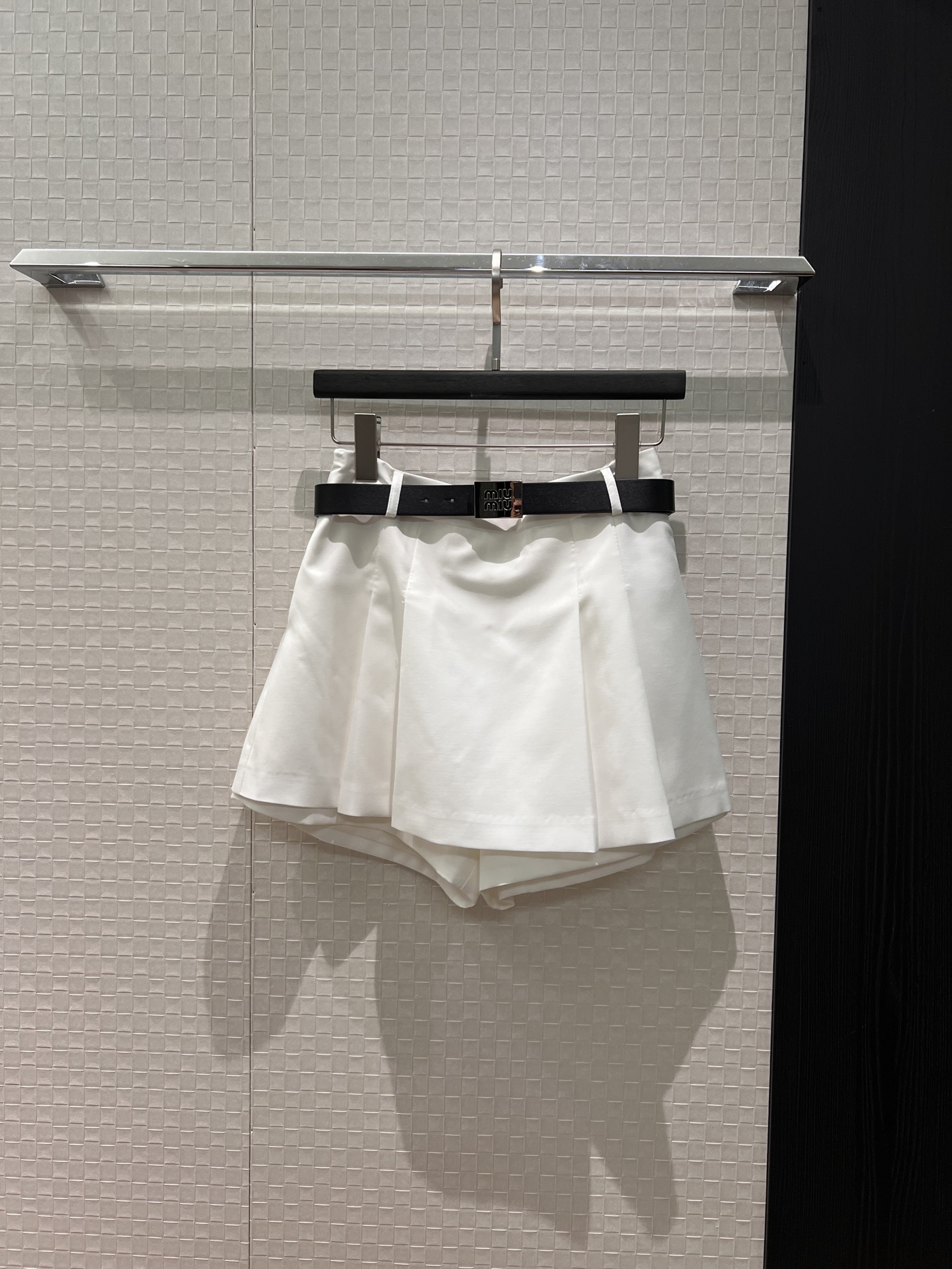 NO:740784,New fake two-piece design, irregular skirt decoration, shorts and culottes delivered with miu belt, sweet age-reducing college style, cute and versatile, black, dark gray and white, S-XL,,miumiu,skirts,shorts,19860909新款假两件设计 不规则裙摆装饰短裤裙裤配送miu腰带 甜美减龄学院风 可爱百搭 黑色深灰白色 S-XL,,miumiu,skirts,shorts,,Women's clothing