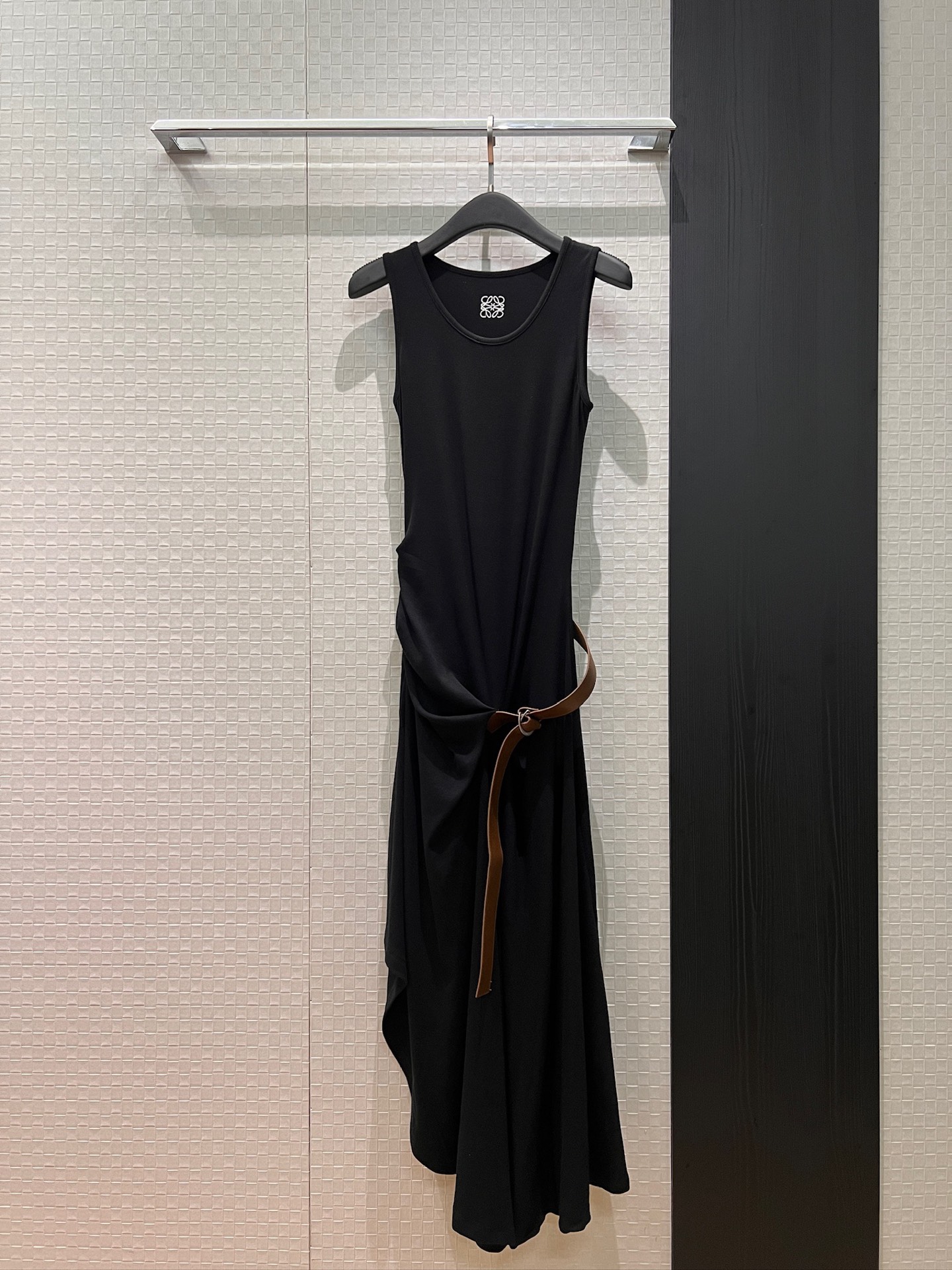 NO:748136,The new recommendation is loewe belt decoration, irregular pleated sleeveless vest dress, embroidered logo badge on the back of the dress, slim fit, elegant temperament, black and gray SML,,loewe,skirts,19860909新款推荐loewe系皮带装饰 不规则褶皱无袖背心裙 连衣裙背后刺绣logo徽章 修身显瘦 优雅气质黑色灰色 SML,,loewe,skirts,,Women's clothing