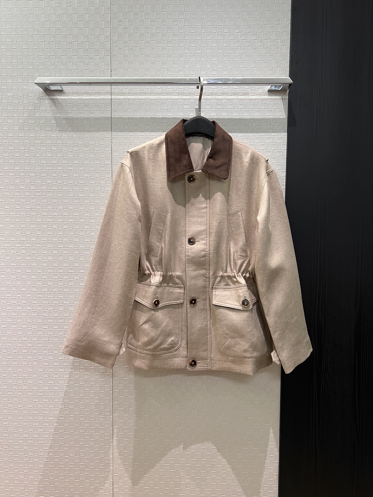 NO:749052,Lp's new corduroy contrasting lapel linen jacket, breathable and comfortable waist drawstring design, hardware molding for leisure vacation, salty or sweet, fashionable and versatile SML,,loro piana,jackets & coats,19860909Lp新款来袭灯芯绒撞色翻领亚麻外套 透气舒适腰部抽绳收腰设计 五金开模休闲度假 可盐可甜 时尚百搭 SML,,loro piana,jackets & coats,,Women's clothing