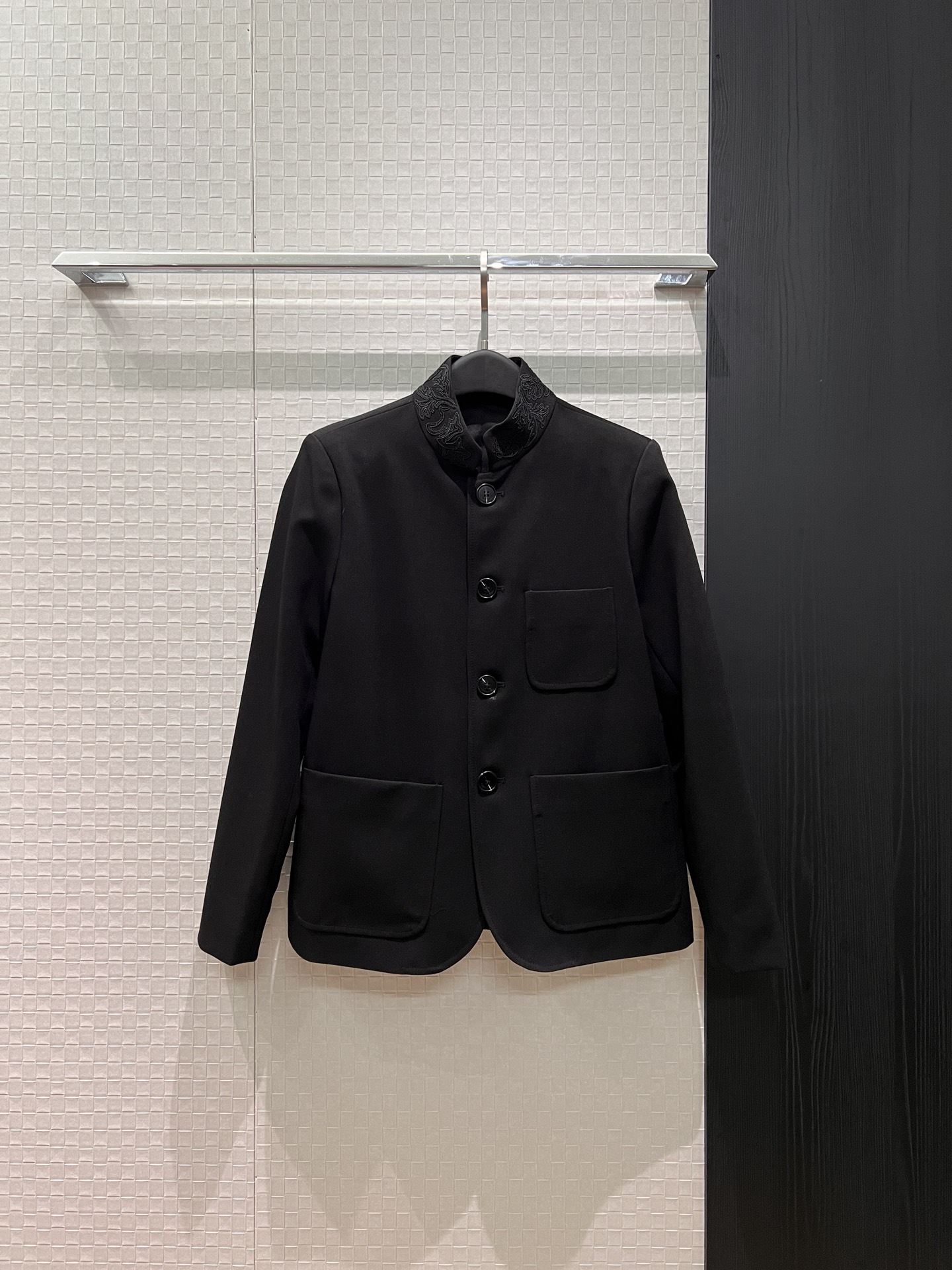 NO:749062,New arrival LP embroidered small stand collar Chinese style jacket, old money style, commuter fashion, casual and versatile SML,, loro piana, jackets & coats,19860909新款来袭LP刺绣小立领中式外套老钱风 通勤时尚 休闲百搭SML,,loro piana,jackets & coats,,Women's clothing