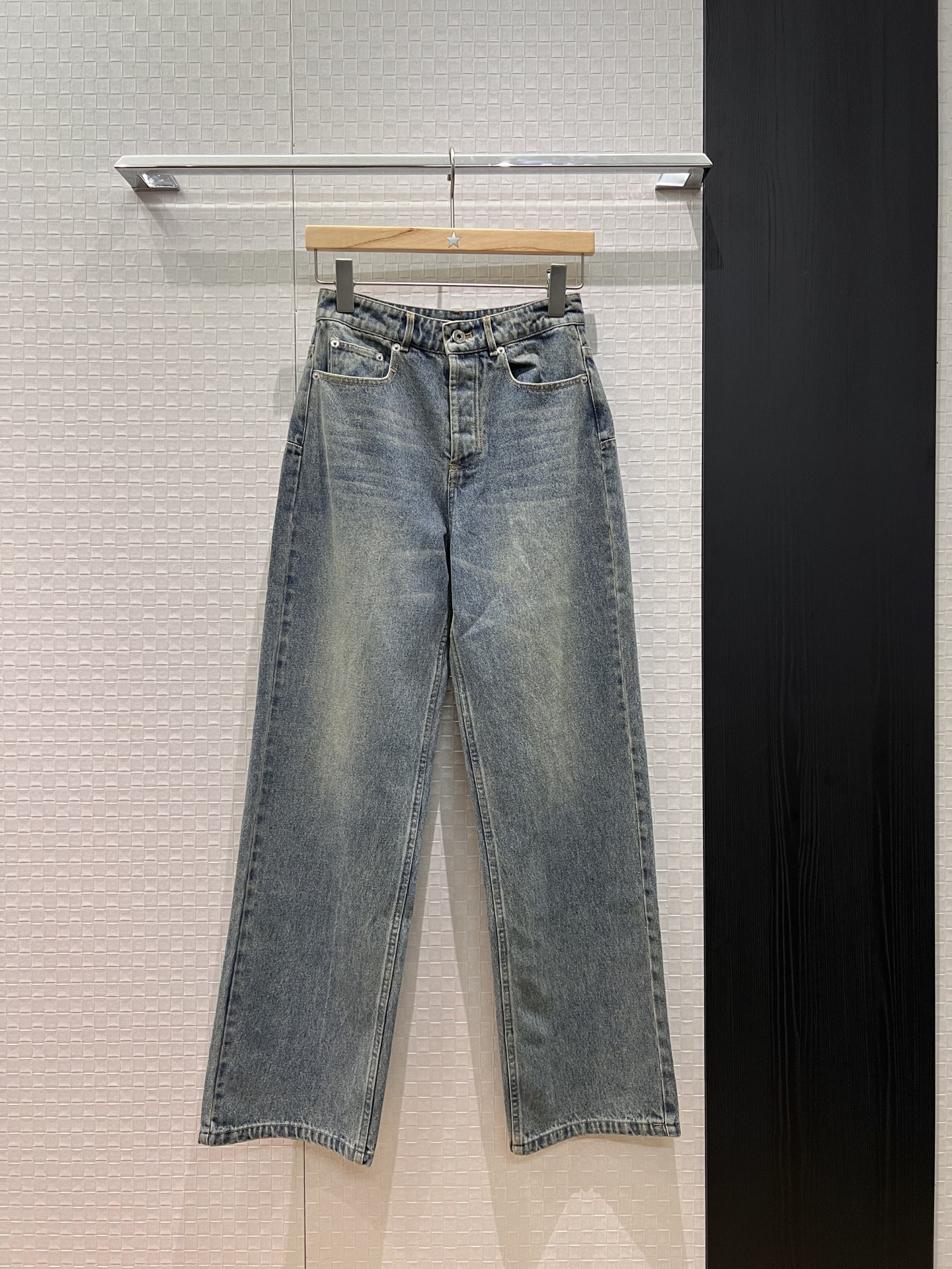 NO:749010,New style simple washed straight jeans with mold opening hardware, logo leather label decoration, slim fit, fashionable and versatile, dark blue, retro blue, S-XL,,jeans,19860909新款简约洗水直筒牛仔裤开模五金 Logo皮标装饰 修身显瘦 时尚百搭深蓝复古蓝 S-XL,,jeans,,Women's clothing