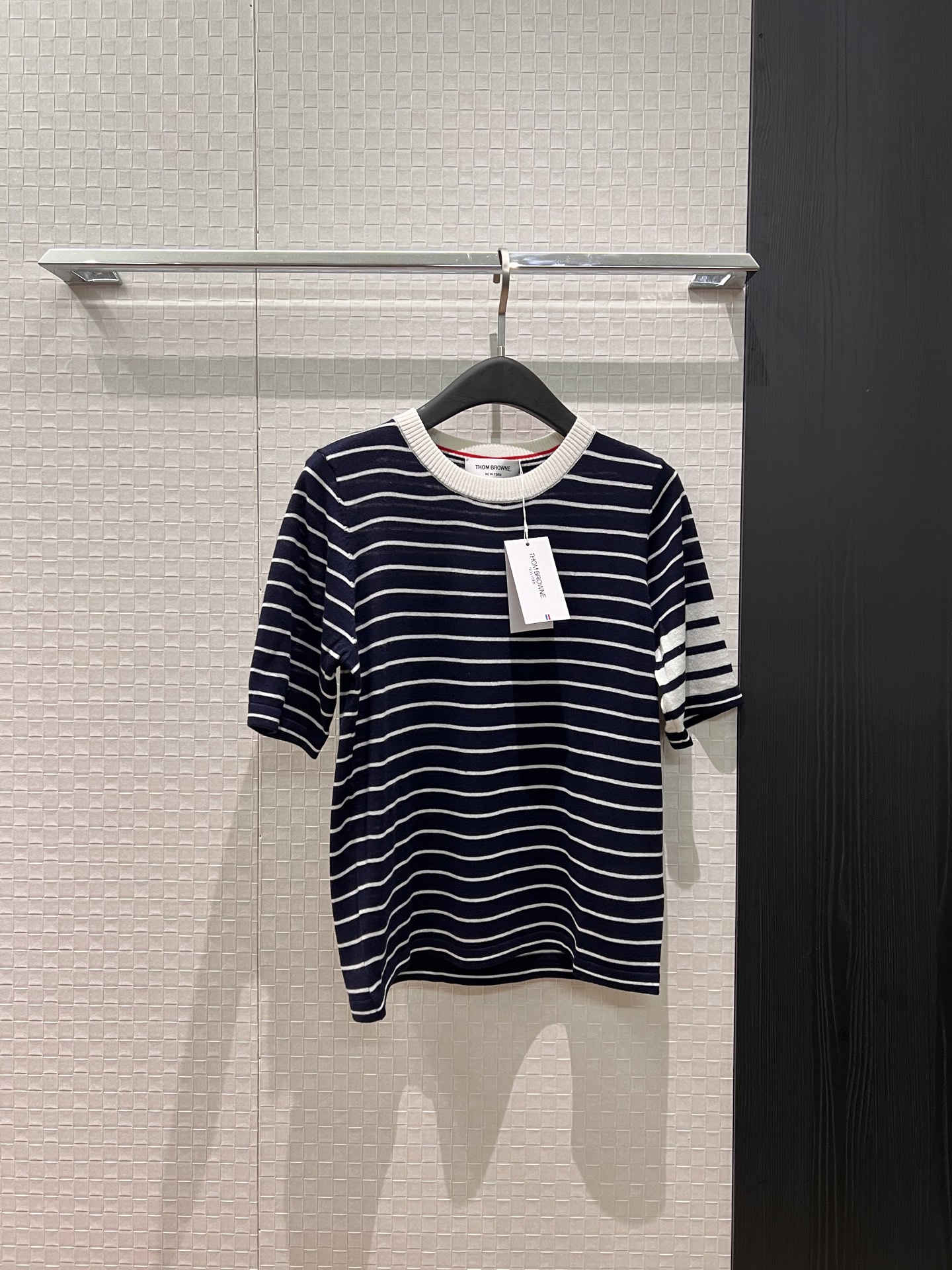 NO:749943,New TB classic four-stripe wool knitted striped T-shirt, round short sleeves, loose and casual, simple and versatile, dark blue gray SML,, T-shirt, tees, t-shirt,19860909新款TB经典四条杠羊毛针织条纹T恤 圆通短袖宽松休闲 简单百搭深蓝灰色 SML,,T-shirt,tees，t-shirt,,Women's clothing