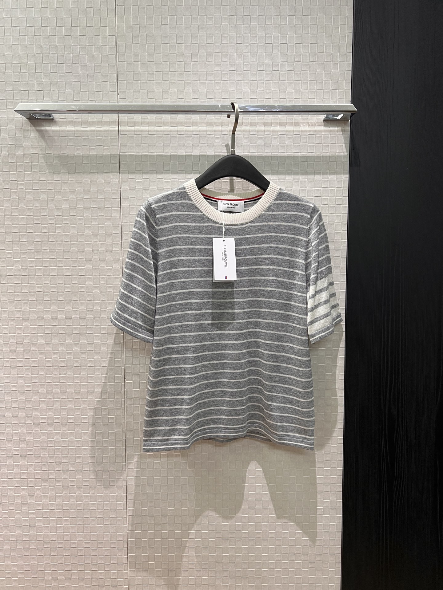 NO:749937,New TB classic four-stripe wool knitted striped T-shirt, round short sleeves, loose and casual, simple and versatile, dark blue gray SML,, T-shirt, tees, t-shirt,19860909新款TB经典四条杠羊毛针织条纹T恤 圆通短袖宽松休闲 简单百搭深蓝灰色 SML,,T-shirt,tees，t-shirt,,Women's clothing