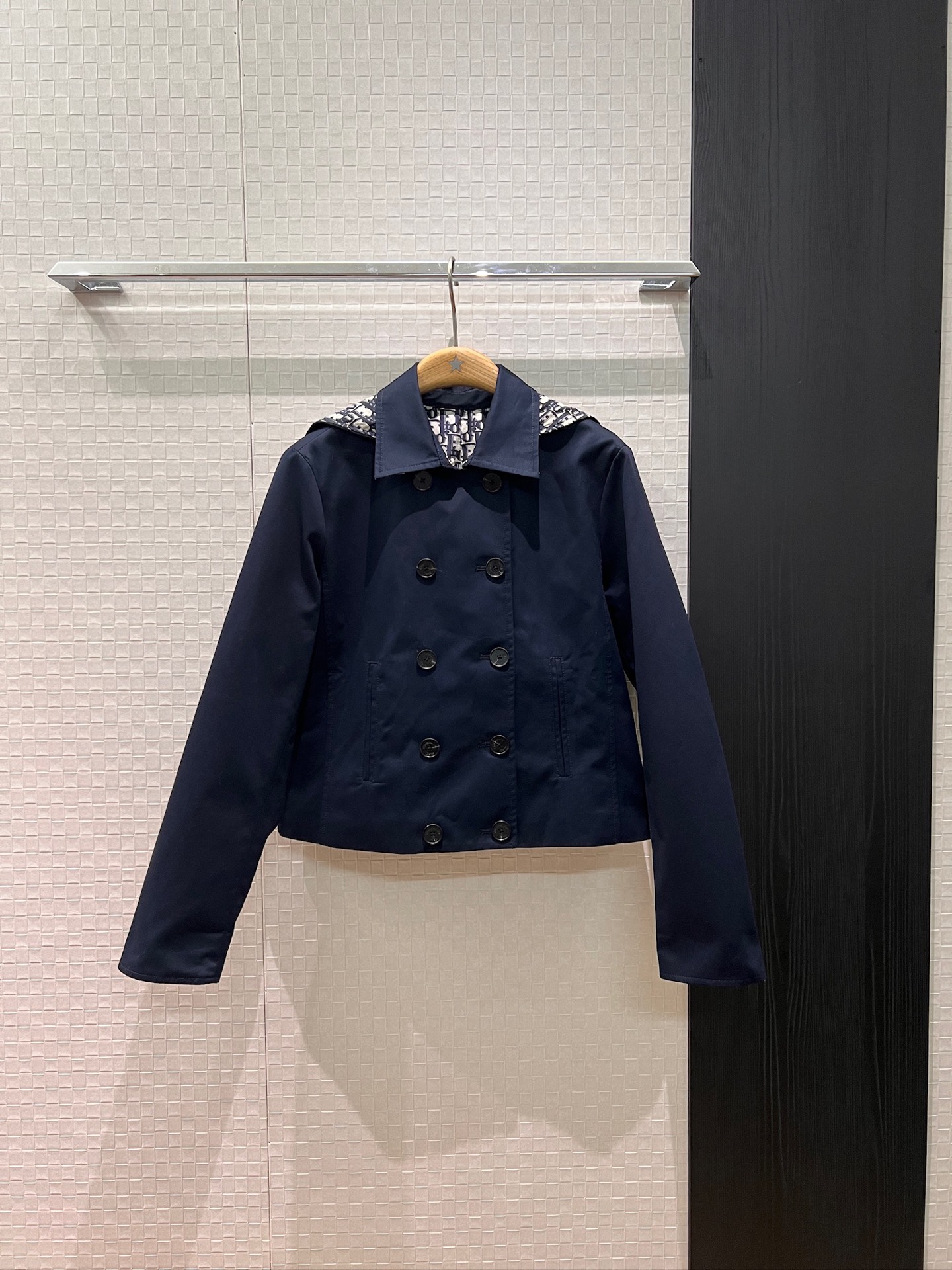 NO:749913,New recommended classic presbyopic lining, hooded shawl double-breasted jacket, detachable hood, shawl zipper design, hardware and leather molding, sweet, cool and versatile, casual and versatile, fashionable and personalized dark blue khaki SML,,jackets & coats,jackets & coats,shawls,hats,19860909新款推荐经典老花内里 连帽披肩双排扣夹克外套 帽子可拆卸 披肩拉链设计五金皮饰开模 甜酷百搭 休闲百搭 时尚个性深蓝卡其 SML,,jackets & coats,jackets & coats,shawls,hats,,Women's clothing