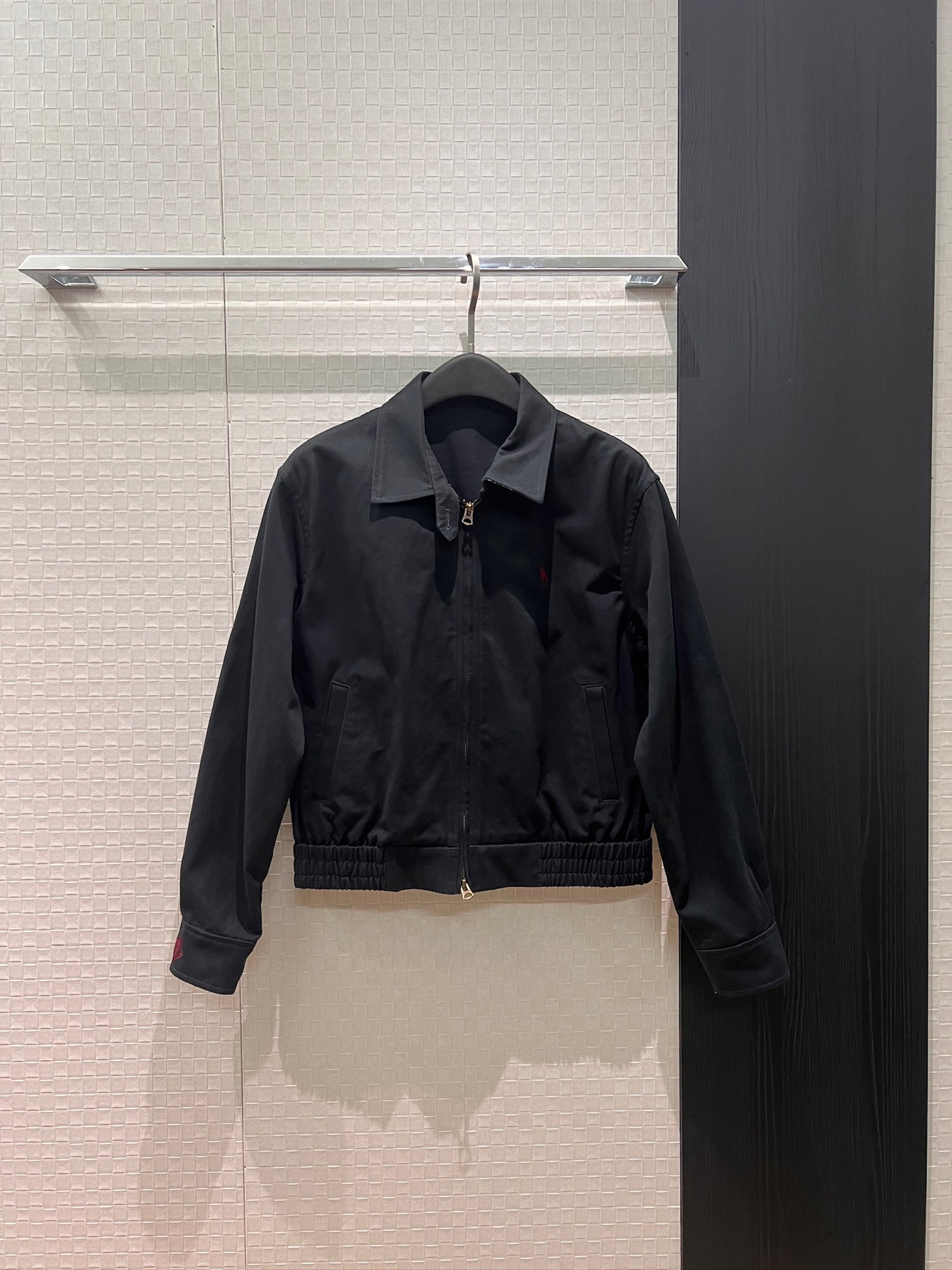 NO:749938,New retro embroidered pony logo zipper short jacket Veteran cadre jacket collar and cuffs spliced ​​printing Hem waist embroidered logo letters on cuffs loose and casual Age-reducing and versatile Navy blue and white SML,,jackets & coats,jackets & coats,19860909新款复古刺绣小马徽标拉链短款外套 老干部夹克领口袖口拼接印花 下摆收腰 袖口刺绣logo字母宽松休闲 减龄百搭 藏青白色 SML,,jackets & coats,jackets & coats,,Women's clothing