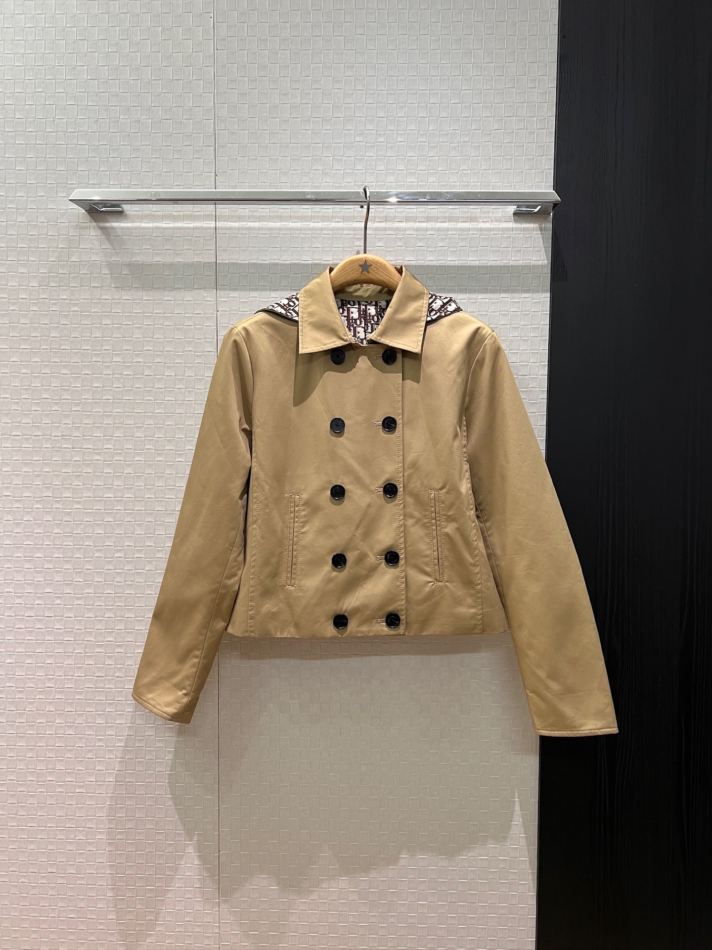 NO:749907,New recommended classic presbyopic lining, hooded shawl double-breasted jacket, detachable hood, shawl zipper design, hardware and leather molding, sweet, cool and versatile, casual and versatile, fashionable and personalized dark blue khaki SML,,jackets & coats,jackets & coats,shawls,hats,19860909新款推荐经典老花内里 连帽披肩双排扣夹克外套 帽子可拆卸 披肩拉链设计五金皮饰开模 甜酷百搭 休闲百搭 时尚个性深蓝卡其 SML,,jackets & coats,jackets & coats,shawls,hats,,Women's clothing