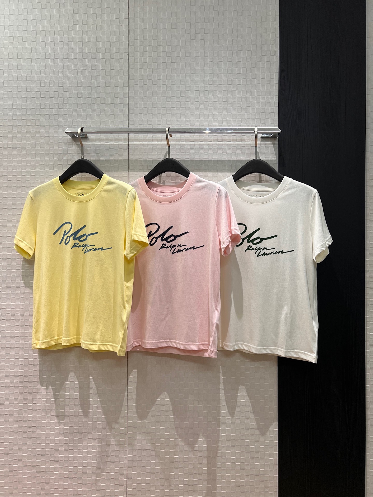 NO:749944,New RL flocked letter T-shirt, simple and versatile, refreshing and casual, bright yellow, pink and white, SML,,tees,t-shirt,19860909新款RL植绒字母T恤 简单百搭 清爽休闲嫩黄粉色白色 SML,,tees，t-shirt,,Women's clothing