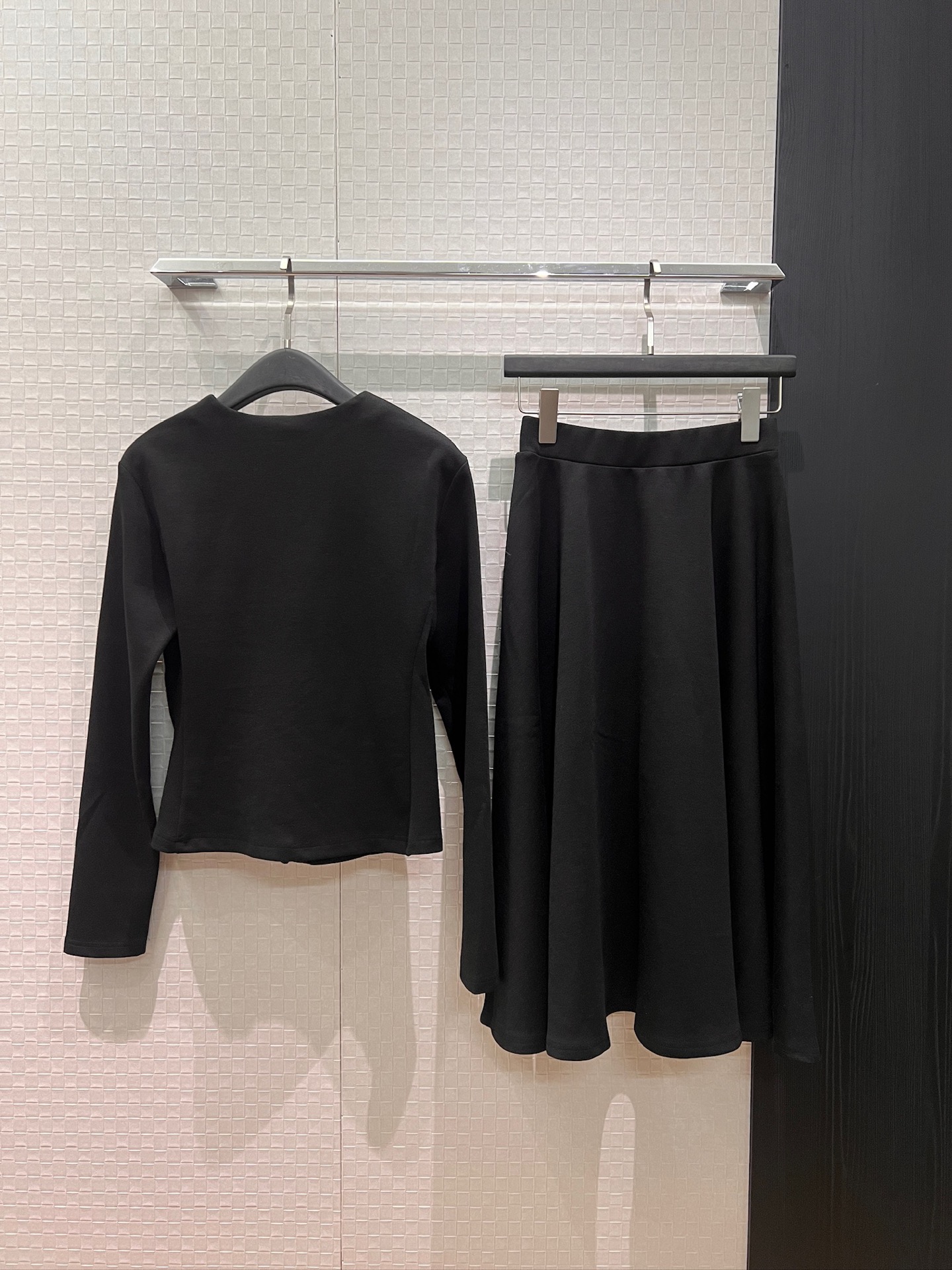 NO:750754,Lp's new minimalist front and back two-wear suit. Three-dimensional tailoring waist design jacket with elastic waist and wide skirt. Temperament commuting oatmeal color black SML,,loro piana,skirts,jackets & coats,19860909Lp新款极简前后两穿套装 立体剪裁收腰设计外套松紧腰大摆半裙 气质通勤燕麦色黑色 SML,,loro piana,skirts,jackets & coats,,Women's clothing