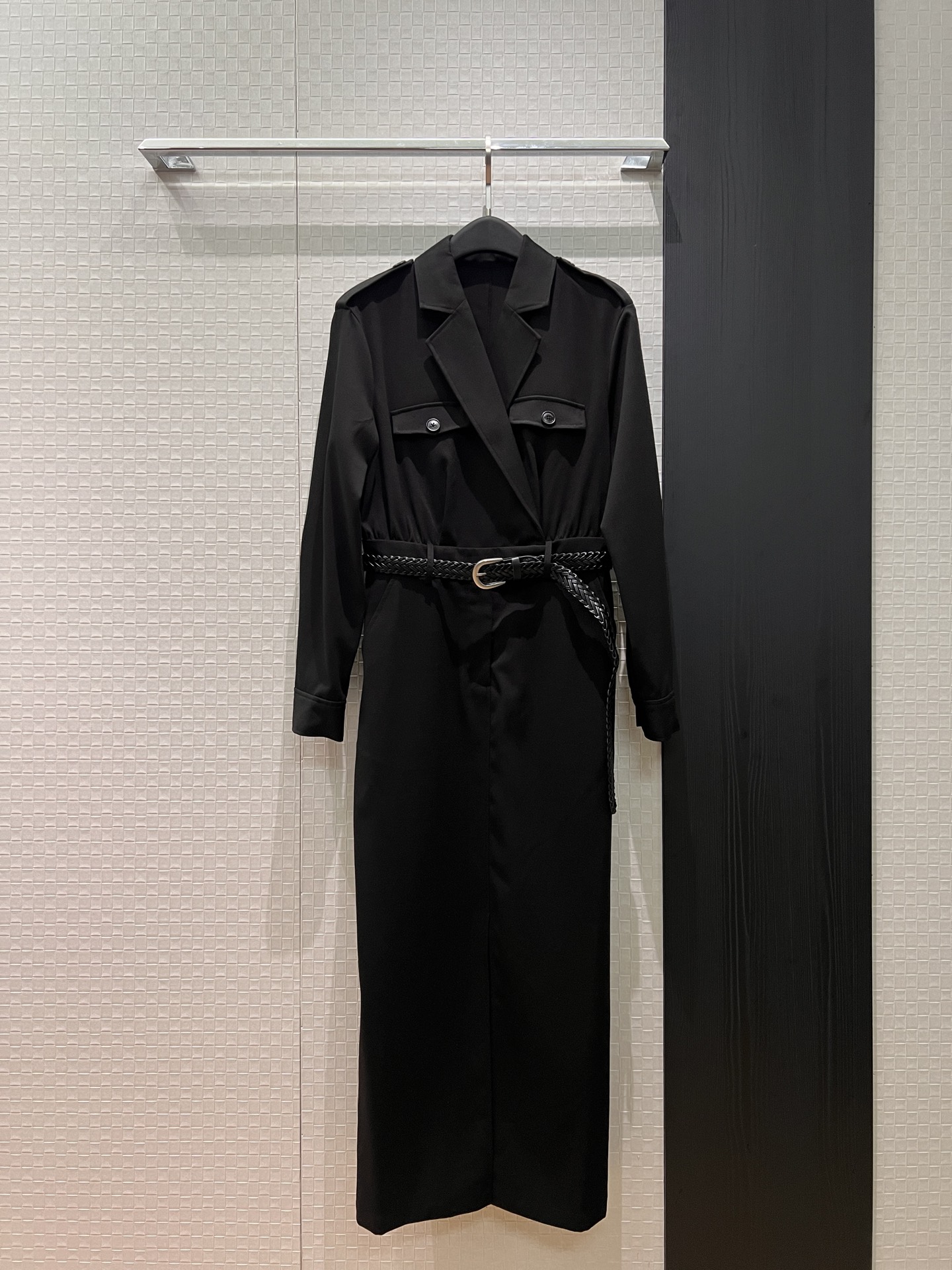 NO:751603,New hunting work style dress. Slit long skirt with fake two-piece design. Decorated with woven belt. Slim and slim. Black khaki SML,,skirts,19860909新款狩猎工装风连衣裙 开叉长裙拼接假两件设计 搭配编织腰带装饰 修身显瘦气场全开 黑色卡其 SML,,skirts,,Women's clothing