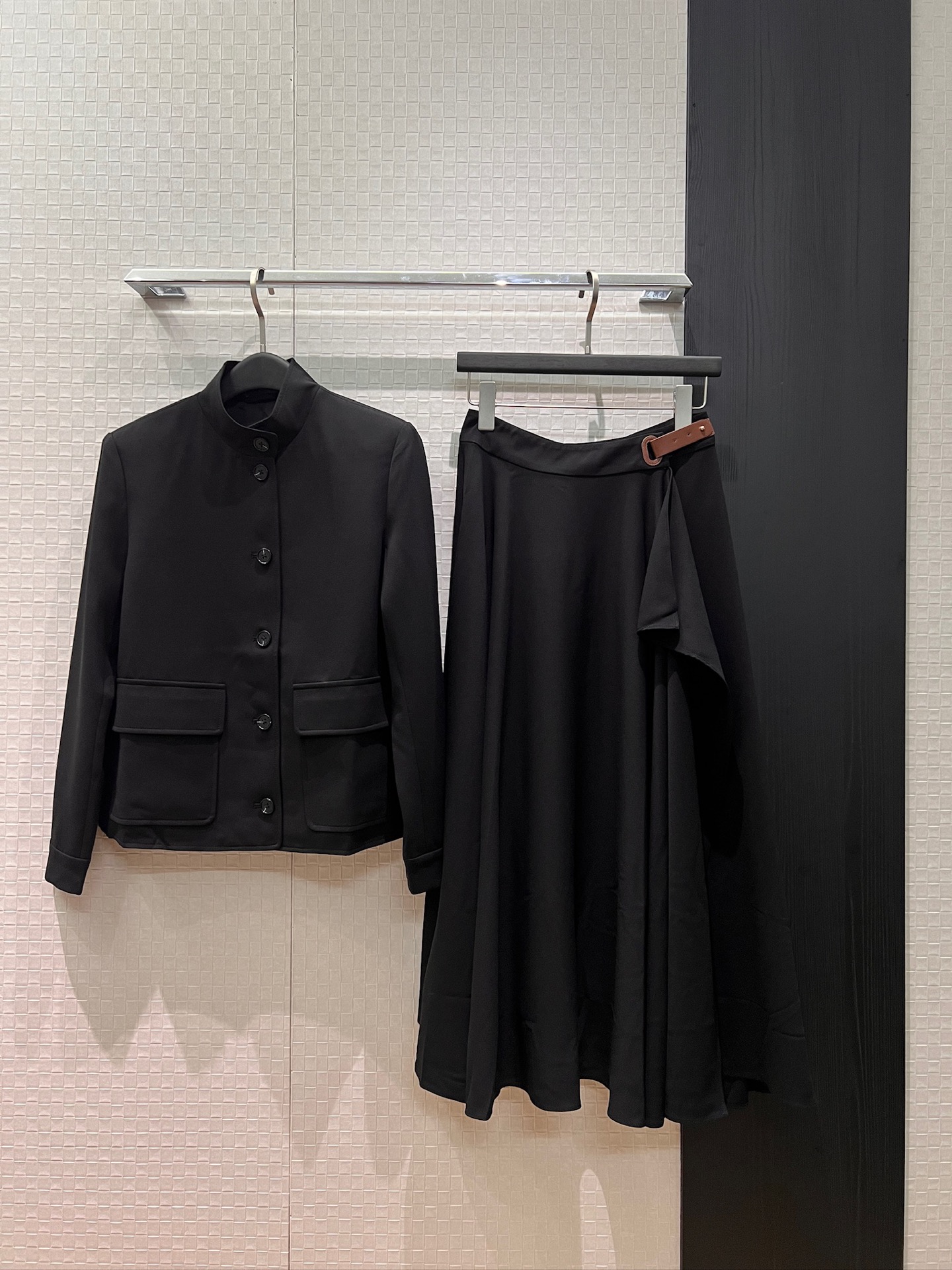 NO:752023,Jackets, skirts, new styles are coming, LP small stand-up collar, retro single-breasted jacket, lace-up, irregular skirt, minimalist old money style, commuting fashion, casual and versatile SML,,loro piana,skirts,jackets & coats,19860909外套 半裙新款来袭LP小立领复古单排扣外套系带不规则半裙 极简老钱风 通勤时尚 休闲百搭 SML,,loro piana,skirts,jackets & coats,,Women's clothing