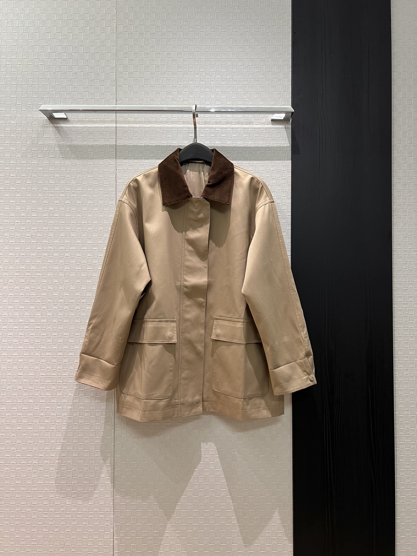 NO:752000,New arrival LP casual jacket with corduroy collar, cashew print splicing decoration, mid-length, loose silhouette, large flap pockets on both sides, handsome and stylish, sweet, cool and versatile SML,,loro piana,jackets & coats,19860909新款来袭LP拼灯芯绒领休闲外套腰果印花拼接装饰 中长款 宽松廓形 两侧翻盖大口袋帅气炸街 甜酷百搭 SML,,loro piana,jackets & coats,,Women's clothing