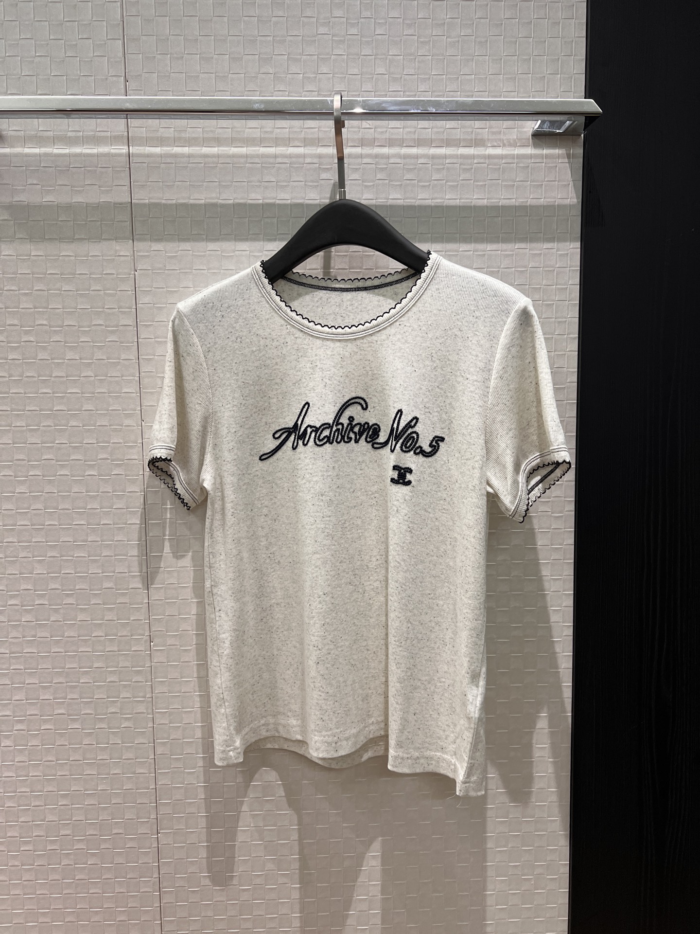 NO:751995,New heavy craft three-dimensional cross-stitch logo letter T-shirt, lace collar, cute, age-reducing, right shoulders, slimming, dark blue, gray and white, SML,,tees,t-shirt,19860909新款重工艺立体十字绣logo字母T恤 花边领可爱减龄正肩显瘦 深蓝灰白 SML,,tees，t-shirt,,Women's clothing