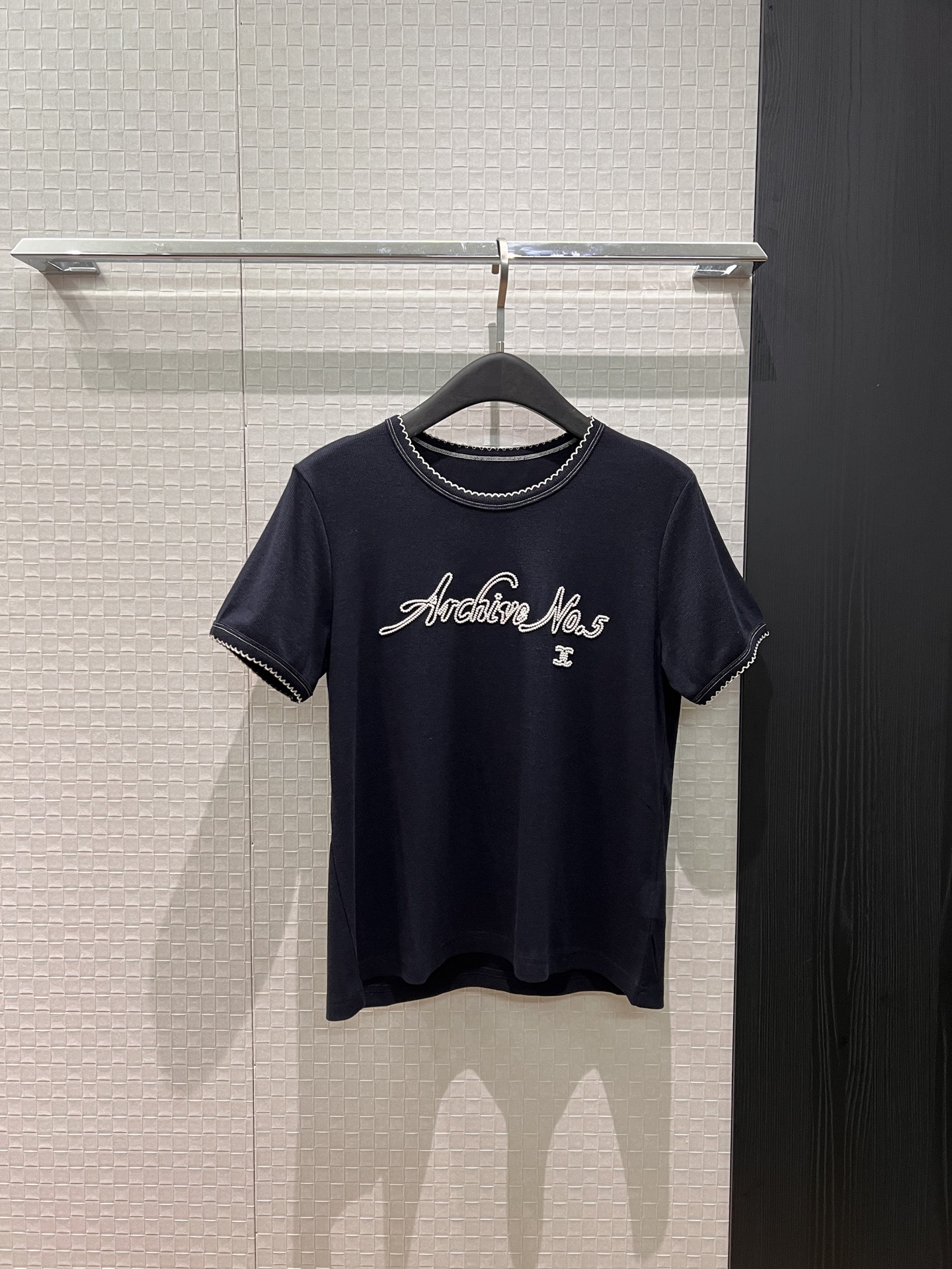 NO:751999,New heavy craft three-dimensional cross-stitch logo letter T-shirt, lace collar, cute, age-reducing, right shoulders, slimming, dark blue, gray and white, SML,,tees,t-shirt,19860909新款重工艺立体十字绣logo字母T恤 花边领可爱减龄正肩显瘦 深蓝灰白 SML,,tees，t-shirt,,Women's clothing
