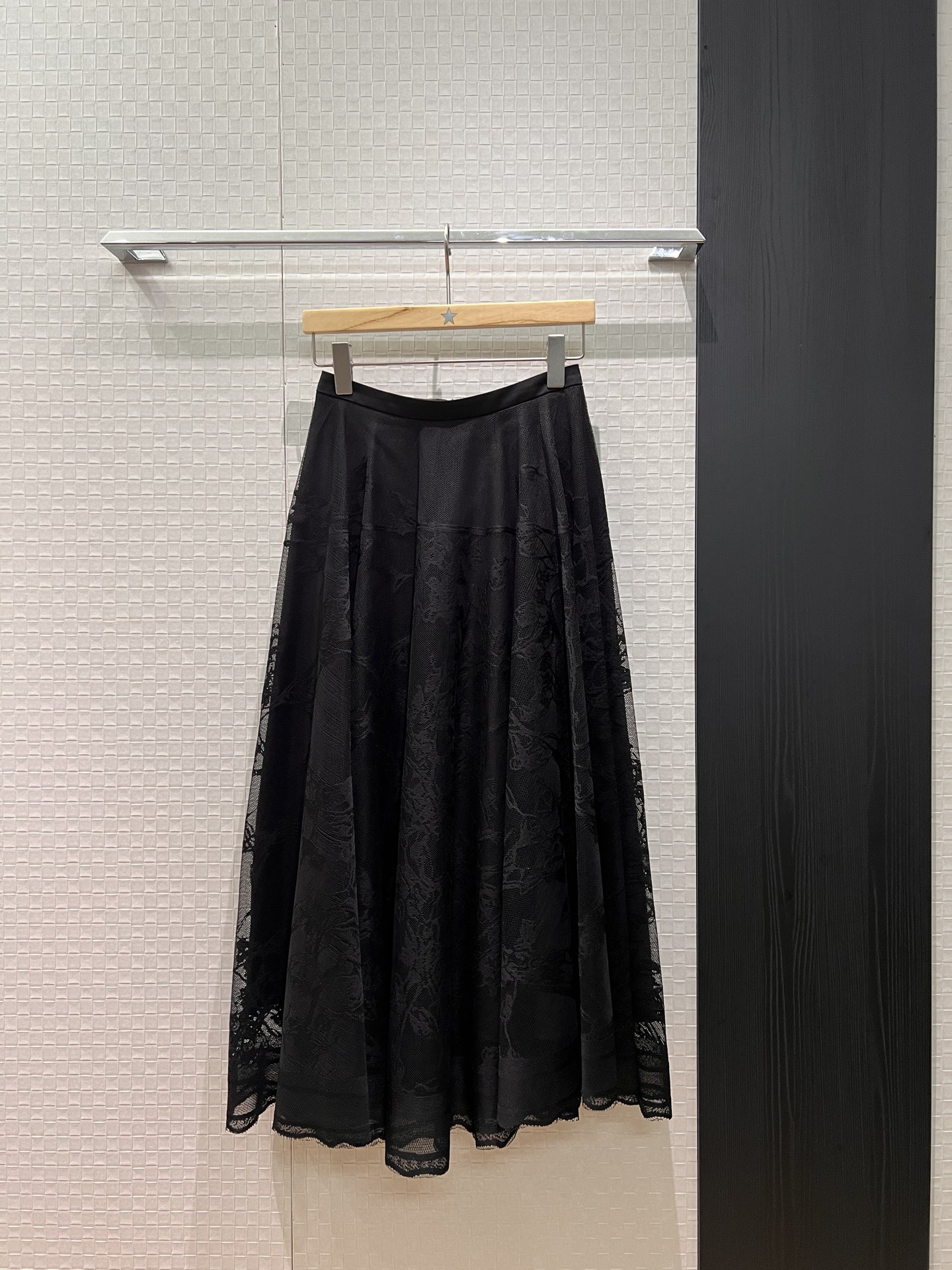 NO:752014,26 new models recommended satin splicing belt French positioning jacquard lace skirt elegant and intellectual age-reducing versatile black and white SML,,skirts,1986090926新款 推荐缎面拼接腰带 法式定位提花蕾丝半裙优雅知性 减龄百搭黑色白色 SML,,skirts,,Women's clothing