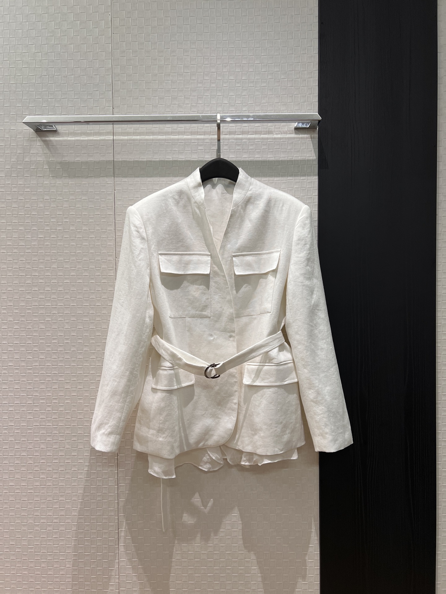 NO:752601,The new BC two-piece set is detachable. V-neck, small stand-up collar, belted linen jacket and linen vest. Flap pockets. Classic bead chain decoration. Old money style with casual fashion. Handsome and sweet. Brown and white. SML,,jackets & coats,19860909新款BC两件套可拆分 V领小立领系腰带亚麻外套亚麻马甲内搭 翻盖口袋 经典珠链装饰 老钱风搭配休闲时尚 帅气甜飒 咖色白色 SML,,jackets & coats,,Women's clothing