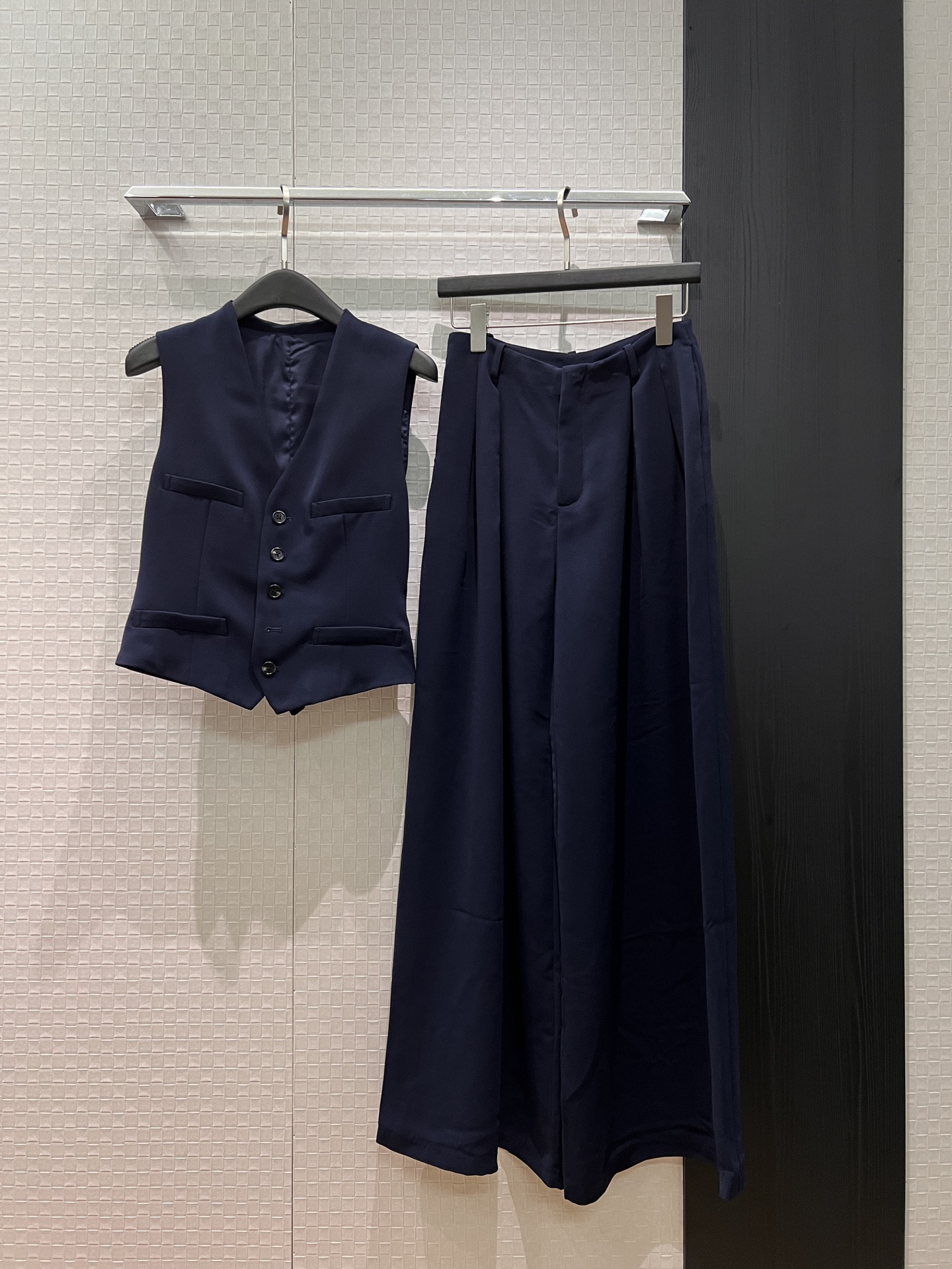 NO:753094,Tops, pants, p new RL dark blue series, V-neck waistcoat, pleated wide-leg pants, lazy old money style, fashionable commuting, smart and versatile SML,,19860909上衣 裤子p新款RL深蓝系列 V领收腰马甲收褶阔腿裤慵懒老钱风 时尚通勤 干练百搭 SML,,,Women's clothing