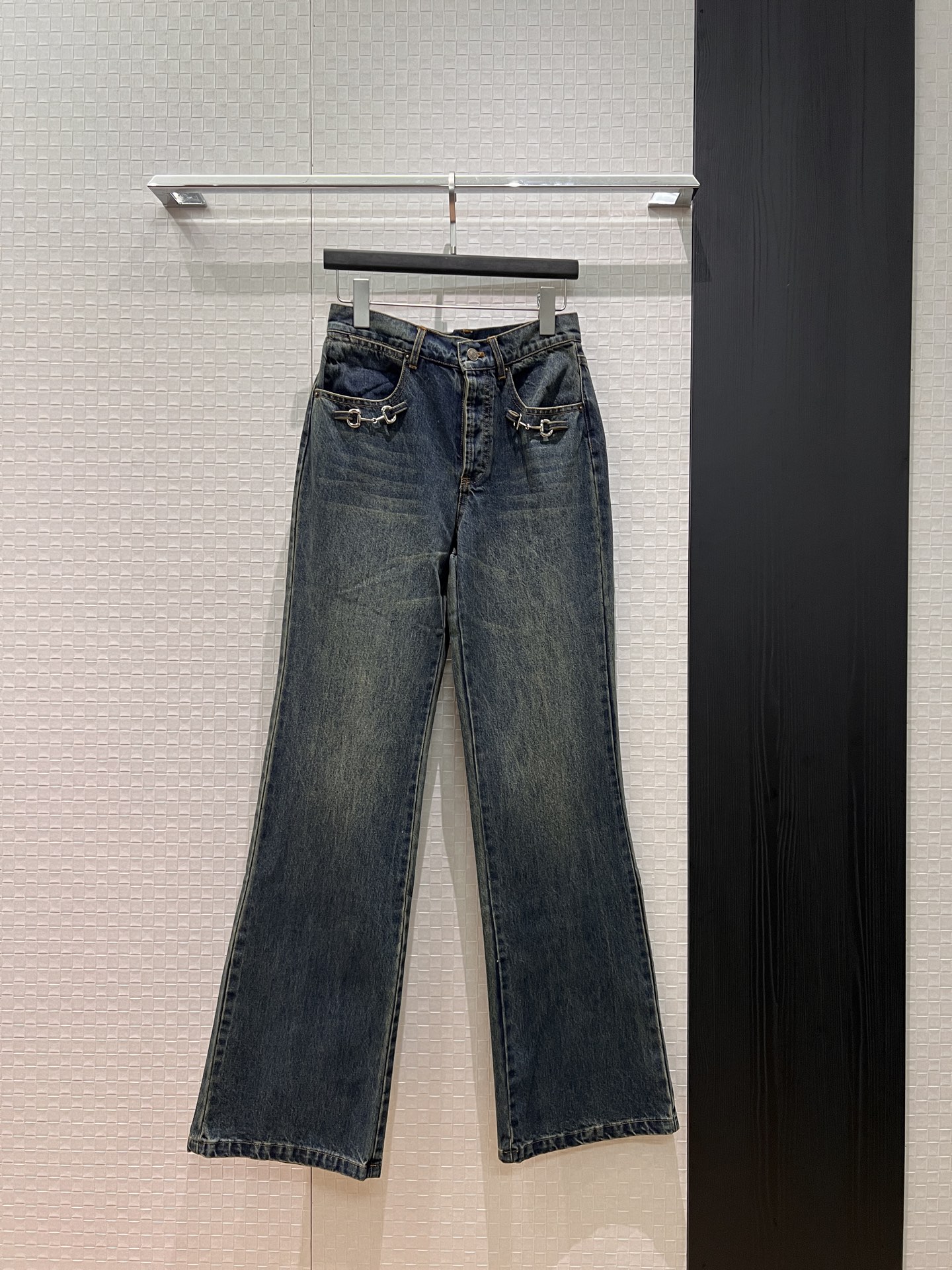 NO:753074,New style horsebit decoration, retro washed jeans, fashionable and slim fit, handsome and versatile hardware, leather label molding, S-XL,,jeans,19860909新款马衔扣装饰 复古洗水牛仔裤时尚修身 帅气百搭五金皮标开模 S-XL,,jeans,,Women's clothing