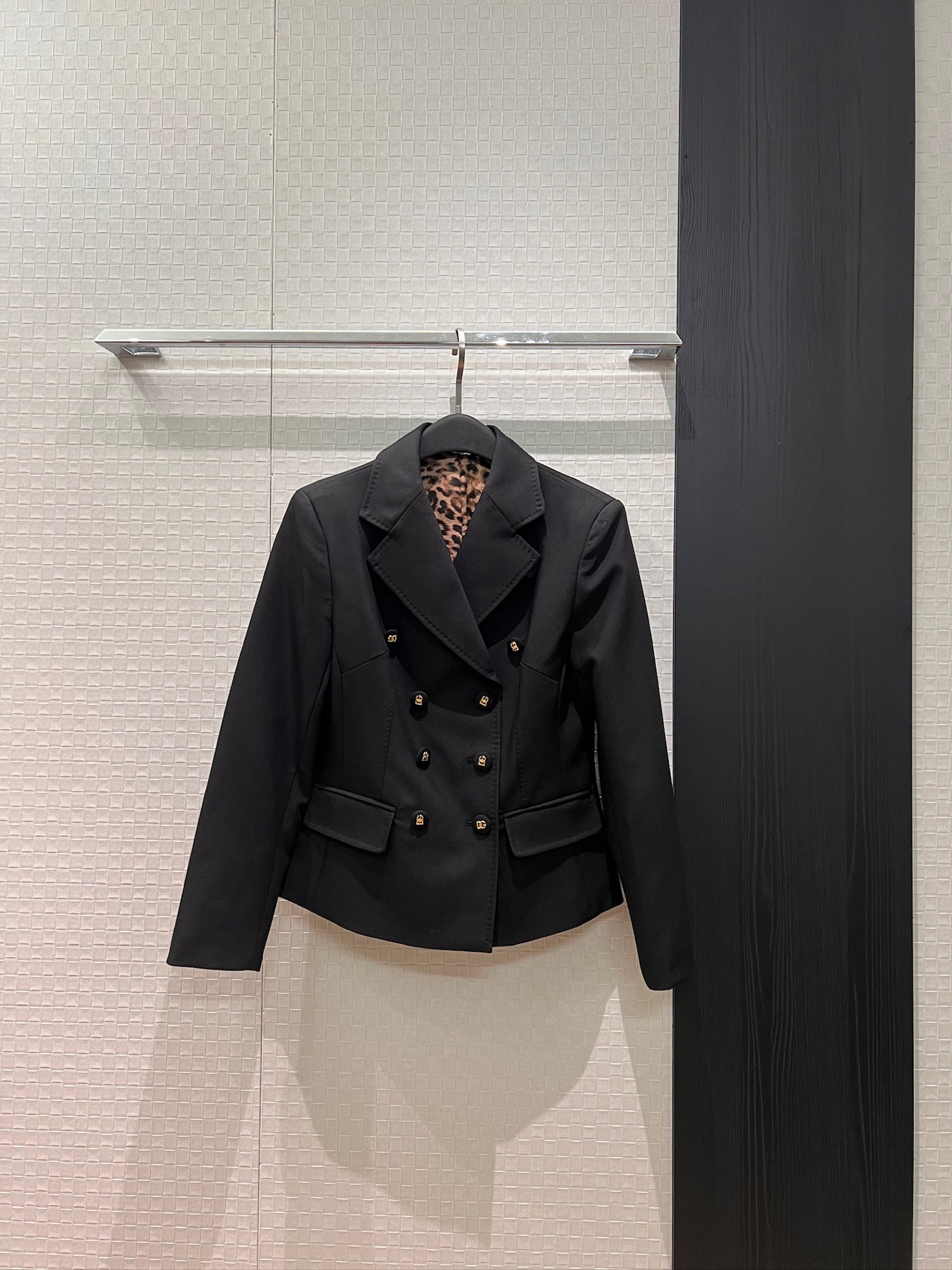 NO:753088,New arrival, leopard print lining, hand-rolled beaded edges, double-breasted waisted short blazer, commuting fashion, slim fit and versatile SML,,jackets & coats,business suit,19860909新款来袭豹纹内衬 手摇珠边双排扣收腰短款西装外套通勤时尚 修身百搭SML,,jackets & coats,business suit,,Women's clothing