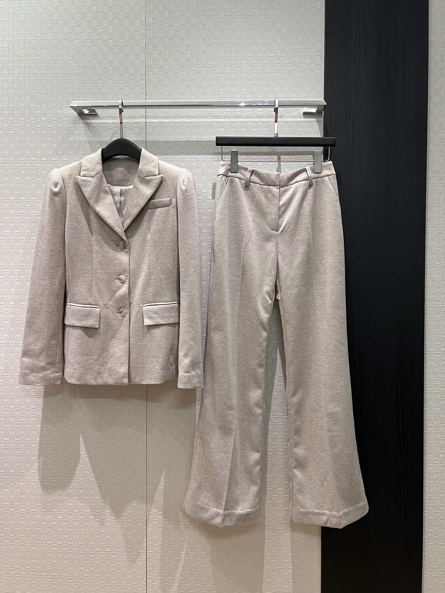 NO:753076,Jackets and trousers new style BC oatmeal apricot minimalist suit jacket slightly flared casual trousers three-dimensional tailoring waist slimming versatile commuting SML,,jackets & coats,business suit,19860909外套 裤子新款BC燕麦杏极简西装外套微喇休闲西裤 立体剪裁 收腰显瘦 通勤百搭 SML,,jackets & coats,business suit,,Women's clothing