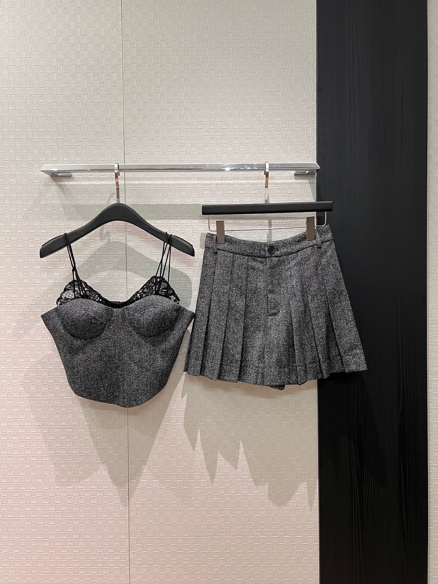 NO:758432,The new style of suspender skirts with lace suspenders, tube tops, pleated wide-leg skirts and shorts, can be worn as a three-piece set, salty or sweet, SML,,skirts,shorts,19860909吊带裤裙新款拼蕾丝吊带抹胸上衣百褶阔腿裙裤短裤 可三件套穿搭可盐可甜 SML,,skirts,shorts,,Women's clothing