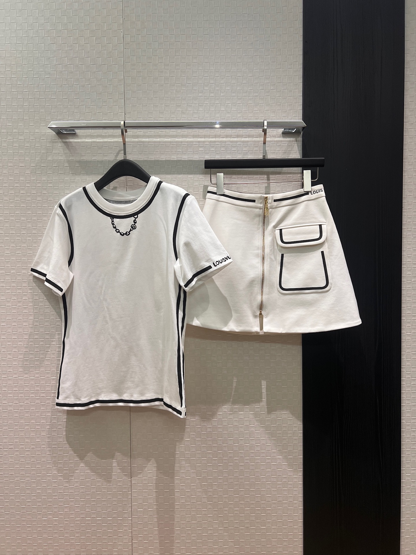 NO:760016,Top, skirt, new positioning printed chain T-shirt, zipper design skirt, asymmetrical pocket decoration, age-reducing and versatile SML S-XL,,skirts,tees,t-shirt,19860909上衣 半裙p新款定位印花链条T恤拉链设计半裙 不对称口袋装饰 减龄百搭SML S-XL,,skirts,tees，t-shirt,,Women's clothing