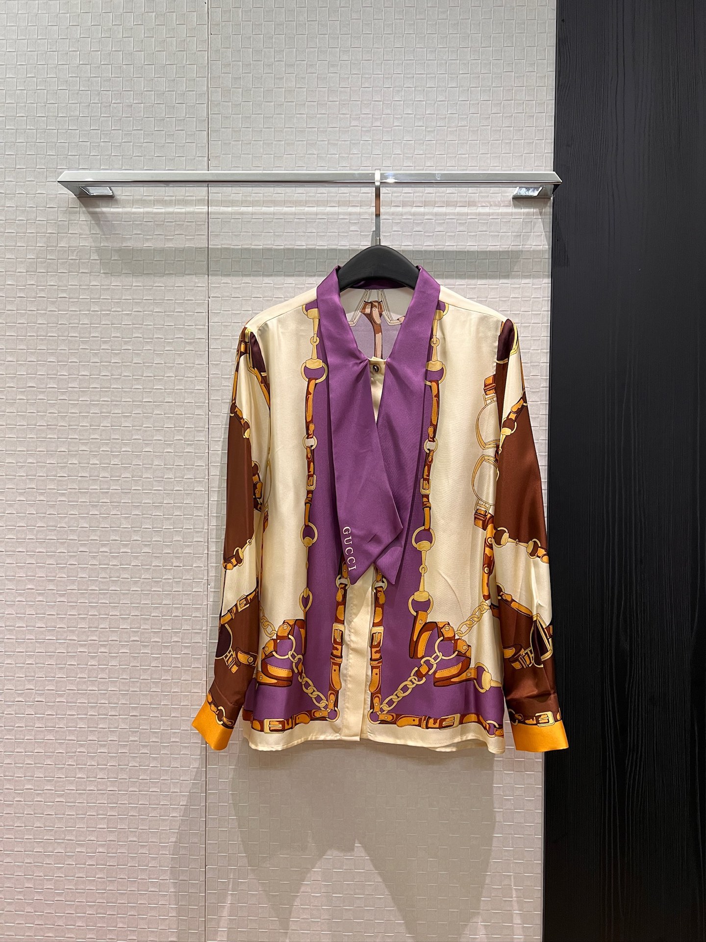 NO:761465,New lace-up bow decoration, silk twill long-sleeved shirt, positioning print, simple and fashionable, elegant and versatile for commuting, a must-have for age reduction S-XL,,real silk,19860909新款系带蝴蝶结装饰 真丝斜纹长袖衬衣 定位印花简约时尚 通勤优雅气质百搭 减龄必备 S-XL,,real silk,,Women's clothing