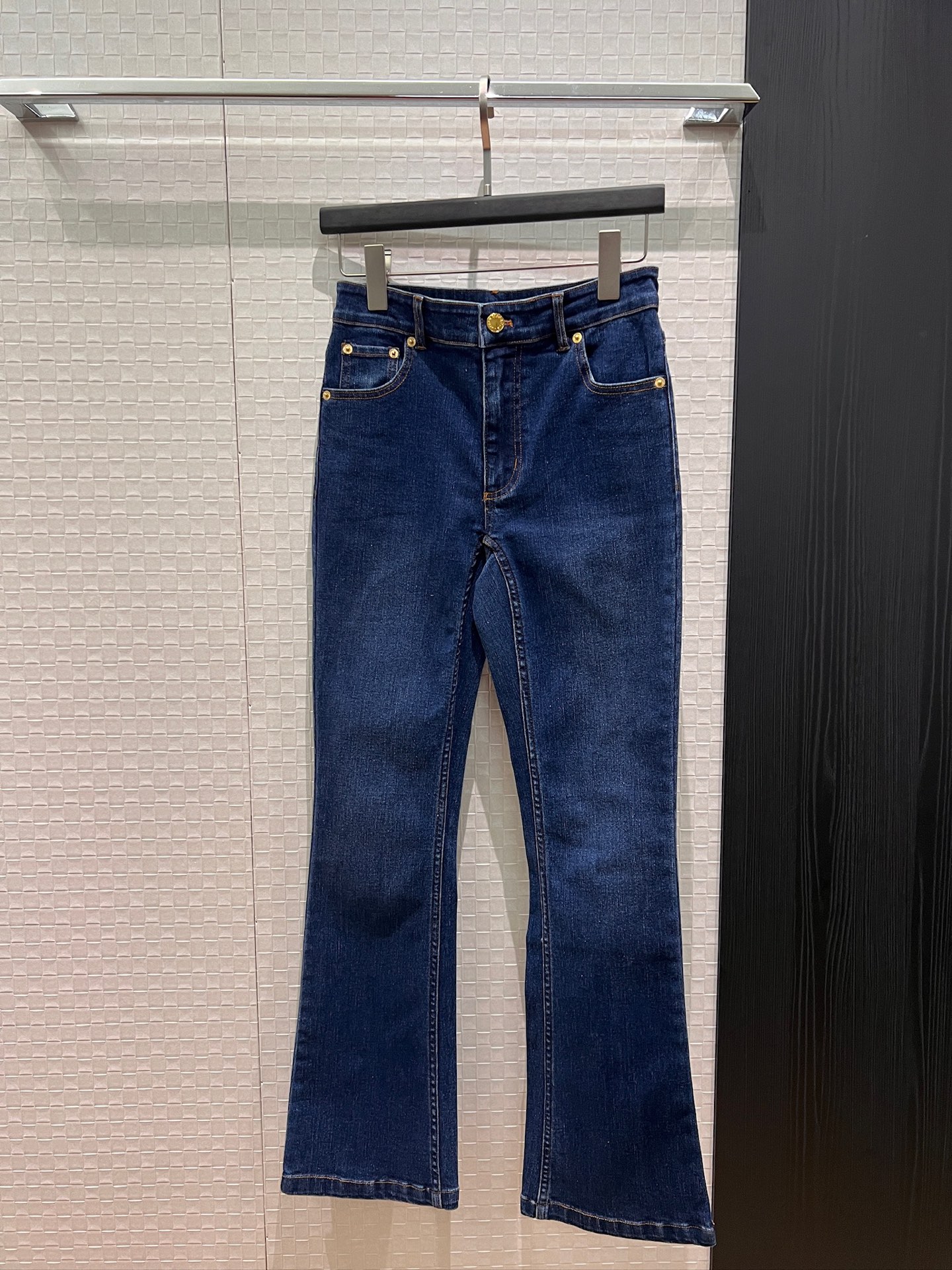 NO:762397,New minimalist slim-fit stretch micro-flared jeans that are close-fitting and comfortable, slim and versatile SML,,jeans,19860909新款极简修身弹力微喇叭牛仔裤贴身舒适 显瘦百搭 SML,,jeans,,Women's clothing