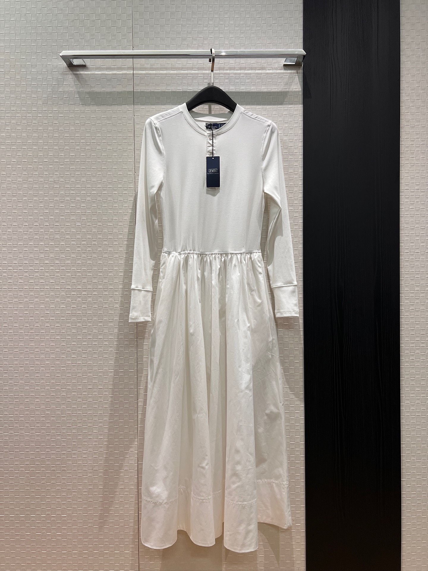 NO:762402,New RL henley collar long-sleeved T-shirt patchwork dress. The long skirt is minimalist and fashionable. There are pockets on both sides. Slim and slim. Old money style. Casual and versatile dark blue and white. SML,,skirts,tees,t-shirt,19860909新款RL亨利领长袖T恤拼接连衣裙 长裙极简时尚 两侧有口袋 修身显瘦 老钱风 休闲百搭深蓝白色 SML,,skirts,tees，t-shirt,,Women's clothing