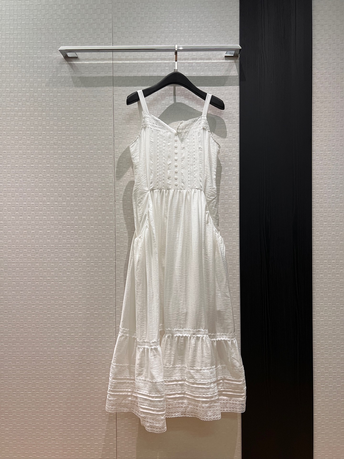 NO:795918,New heavy industry lace splicing linen suspender dress, holiday style long skirt, hollow lace cake skirt, elegant and fairy seaside leisure essentials S-XL,,skirts,19860909新款重工蕾丝拼接亚麻吊带连衣裙 度假风长裙镂空蕾丝蛋糕裙摆 飘逸仙仙海边休闲必备 S-XL,,skirts,,Women's clothing