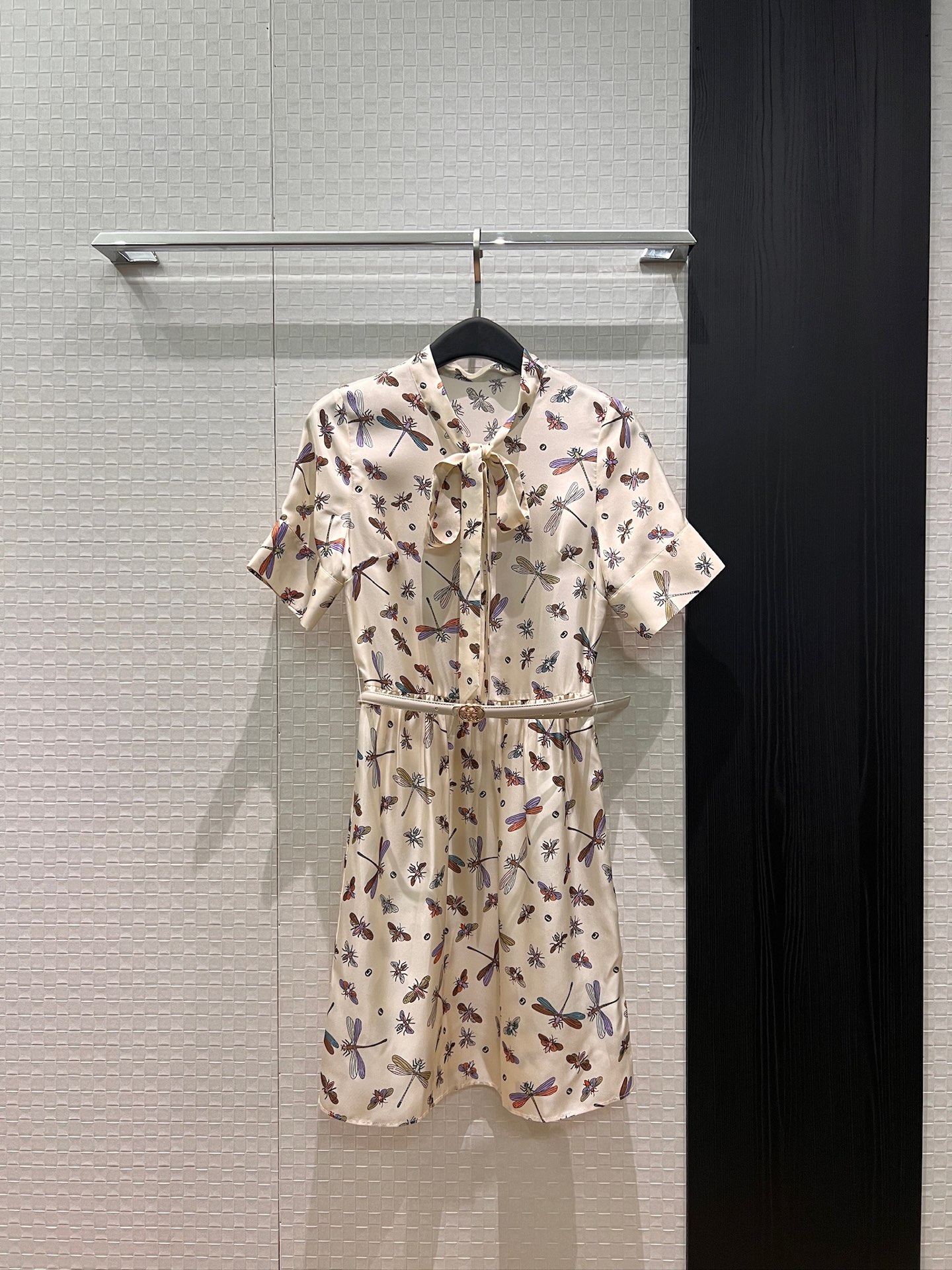 NO:796514,New dragonfly print, streamer bow decoration, silk twill short-sleeved dress with double G belt, slim fit, fashionable and elegant, versatile, essential for age reduction S-XL,,skirts,T-shirt,real silk,19860909新款蜻蜓印花 飘带蝴蝶结装饰 真丝斜纹短袖连衣裙配送双G腰带 修身显瘦 时尚优雅气质百搭 减龄必备 S-XL,,skirts,T-shirt,real silk,,Women's clothing