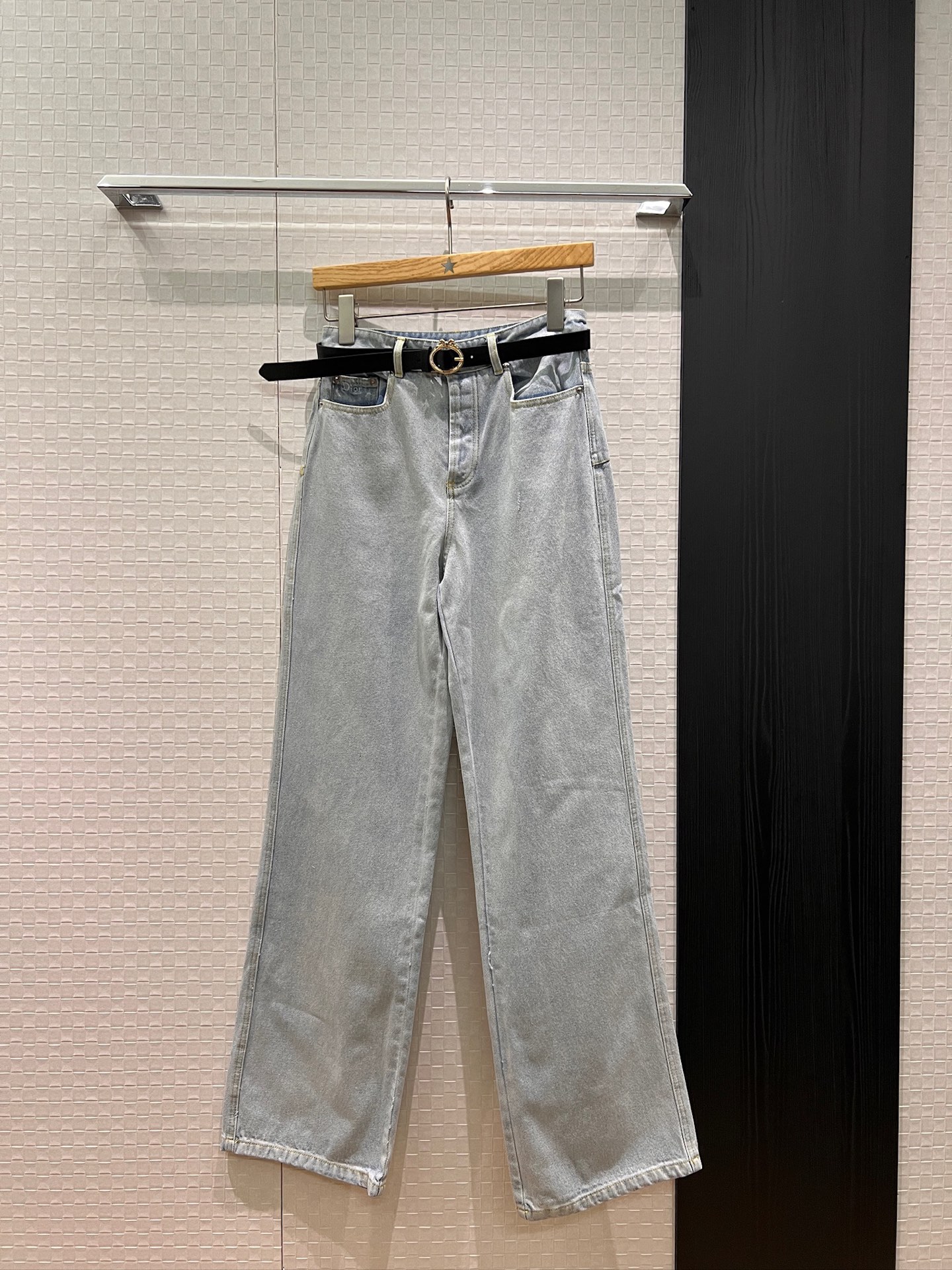 NO:796504,New magic mirror belt decoration, washed light blue straight jeans with embroidered logo letters, molded hardware accessories, casual and versatile, essential for age reduction, S-XL,,jeans,19860909新款魔镜腰带装饰 洗水浅蓝直筒牛仔裤刺绣logo字母 开模五金配件 休闲百搭 减龄必备S-XL,,jeans,,Women's clothing