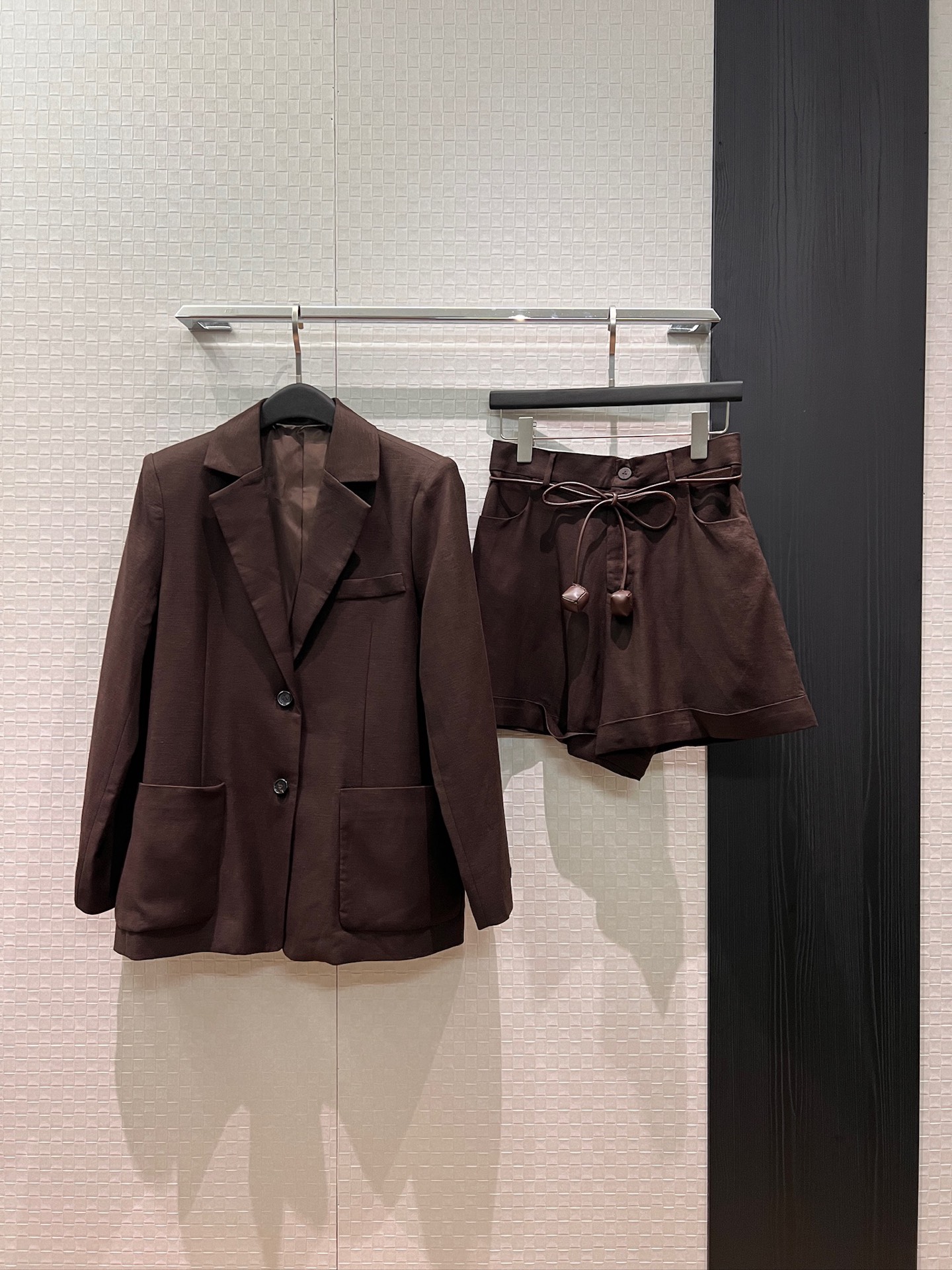 NO:797018,New nautical series of suit shorts. Dark linen suit jacket with leather cord decoration. Linen wide-leg shorts with rolled hems. Loose and casual. Must-have old money style S-XL, shorts, jackets & coats, business suit,19860909西装短裤新款航海系列 深巧亚麻西装外套皮绳装饰亚麻阔腿短裤 卷边裤脚 宽松休闲 老钱风必备S-XL,,shorts,jackets & coats,business suit,,Women's clothing