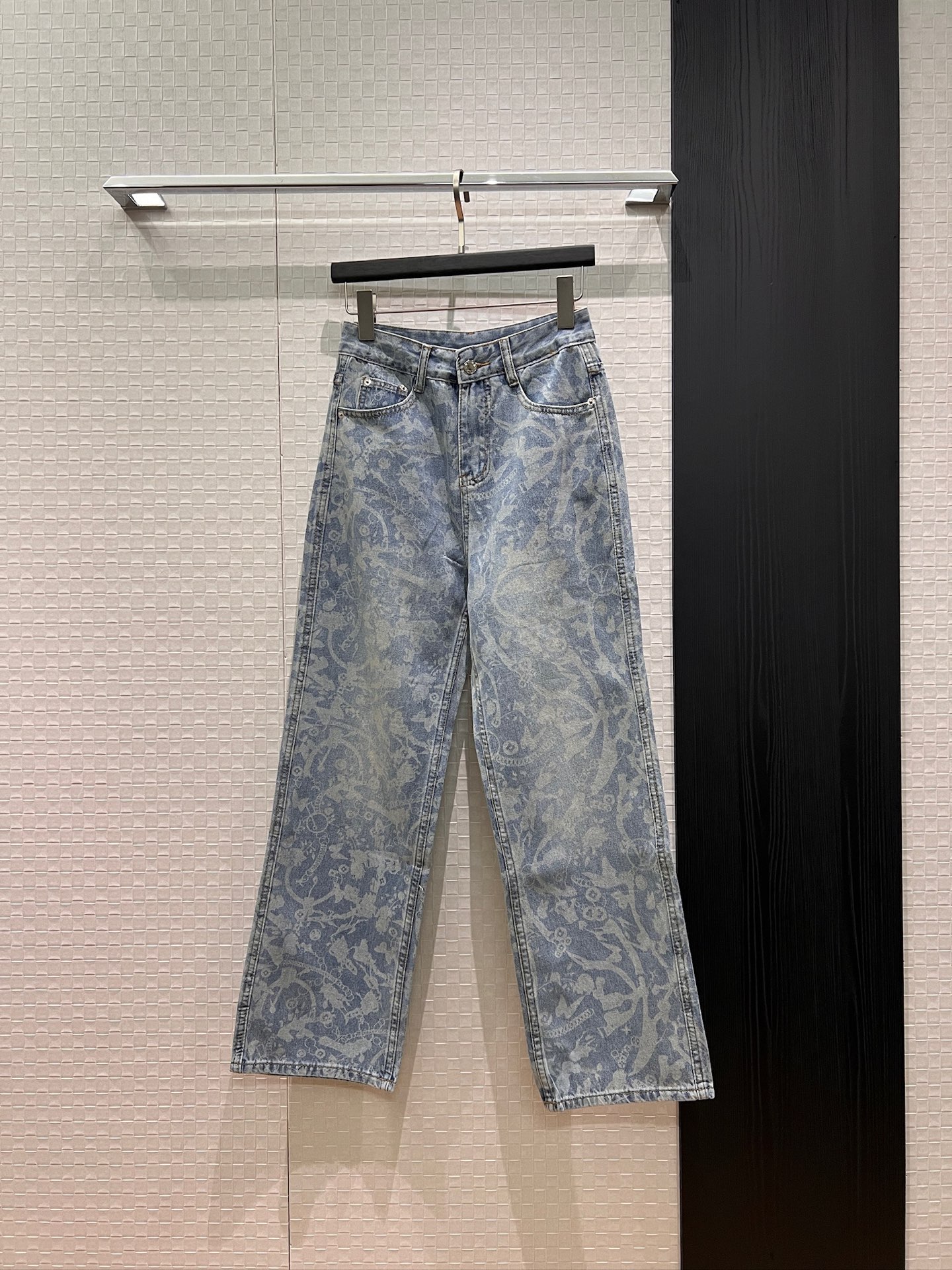 NO:797035,New nautical series, the same style as Jun Ji-hyun, washed printed jeans, straight-leg pants with molded buttons, logo leather label, full of personality, fashionable and versatile SML,,jeans,19860909新款航海系列 全智贤同款 洗水印花牛仔裤 直筒裤开模扣子 logo皮标个性十足 时尚百搭 SML,,jeans,,Women's clothing