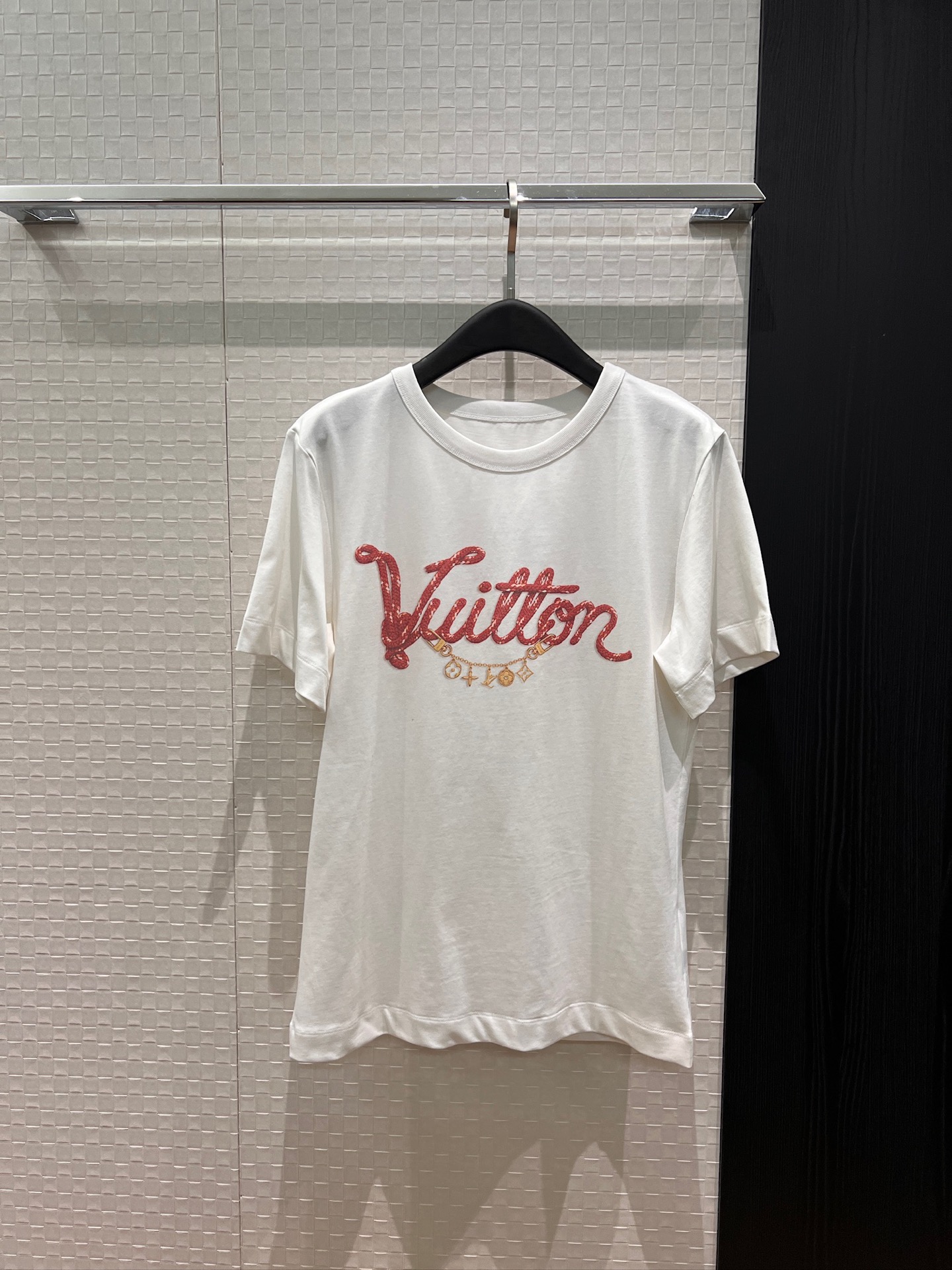 NO:797023,New logo printed T-shirt, simple, casual, fashionable and versatile, black and white, SML,,tees,t-shirt,19860909新款logo印花T恤 简单休闲时尚百搭 黑色白色 SML,,tees，t-shirt,,Women's clothing