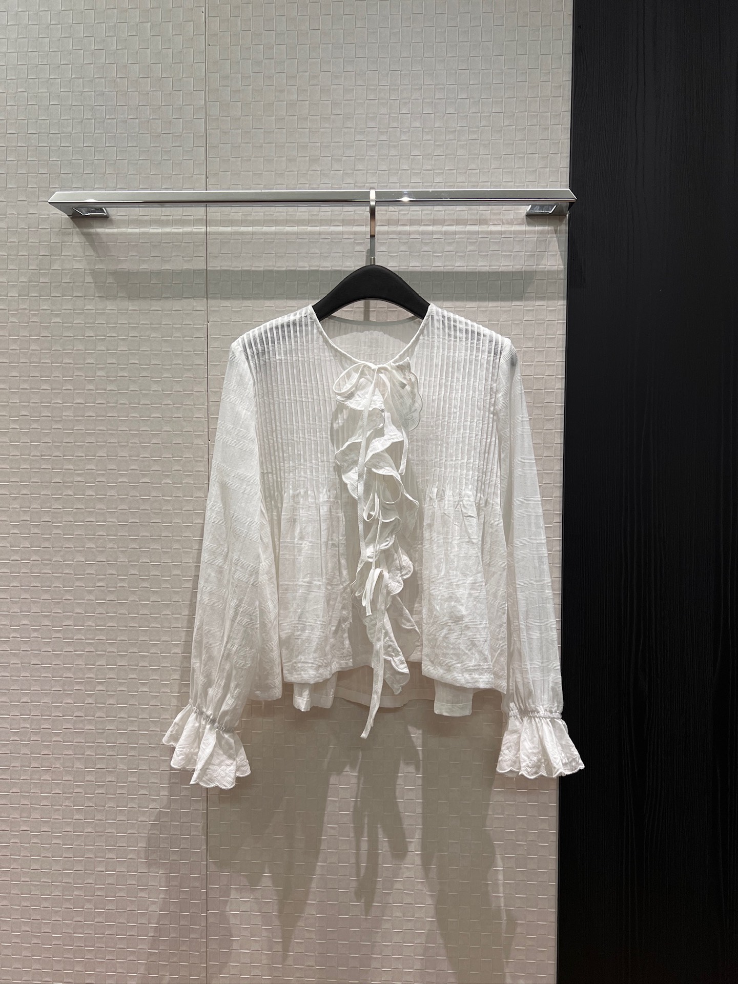 NO:796998,New Heavy Industry Striped Round Neck Lotus Lace Decorated Shirt, Lazy Holiday Style, Loose and Casual, Age-Reducing and Versatile SML,,19860909新款重工打条圆领荷叶花边系带装饰衬衣慵懒度假风 宽松休闲 减龄百搭SML,,,Women's clothing