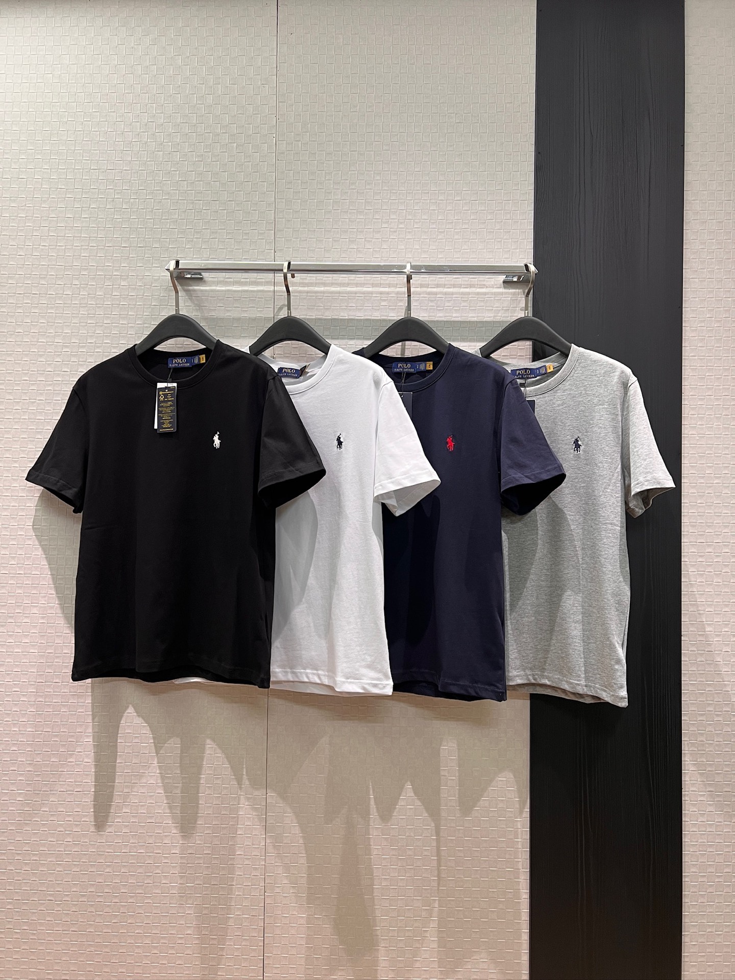 NO:796990,New RL classic embroidered pony T-shirt, loose, casual, simple and fashionable, versatile for all ages, gray, black, white and dark blue, SML,,tees,t-shirt,19860909新款RL经典刺绣小马T恤 宽松休闲简约时尚 减龄百搭 灰色黑白深蓝 SML,,tees，t-shirt,,Women's clothing